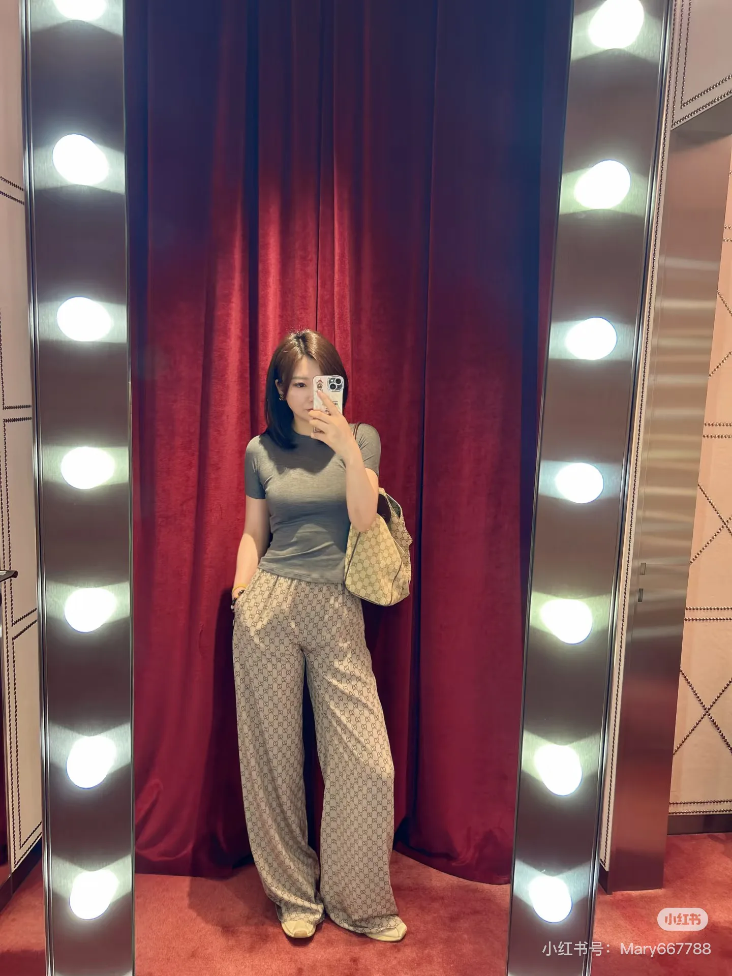 Women's Trousers GUCCI 18108439