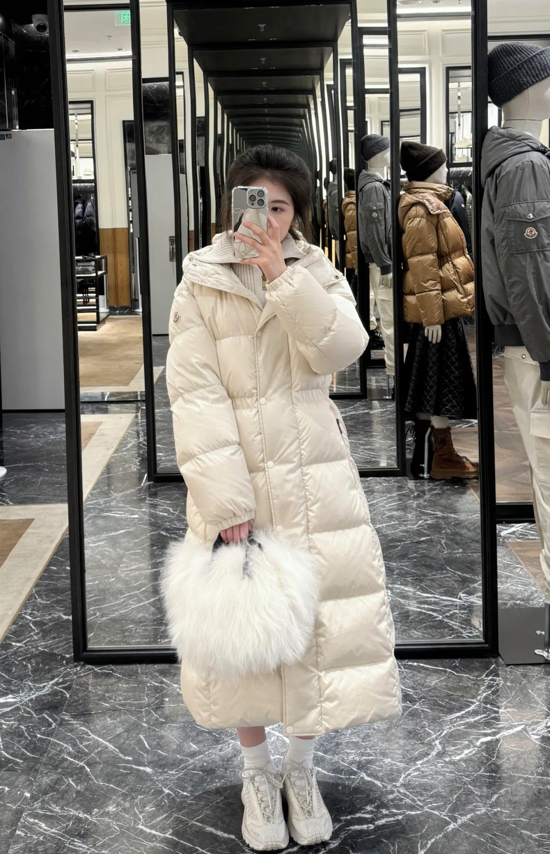 Women's Jackets And Down Jackets MONCLER 18528305
