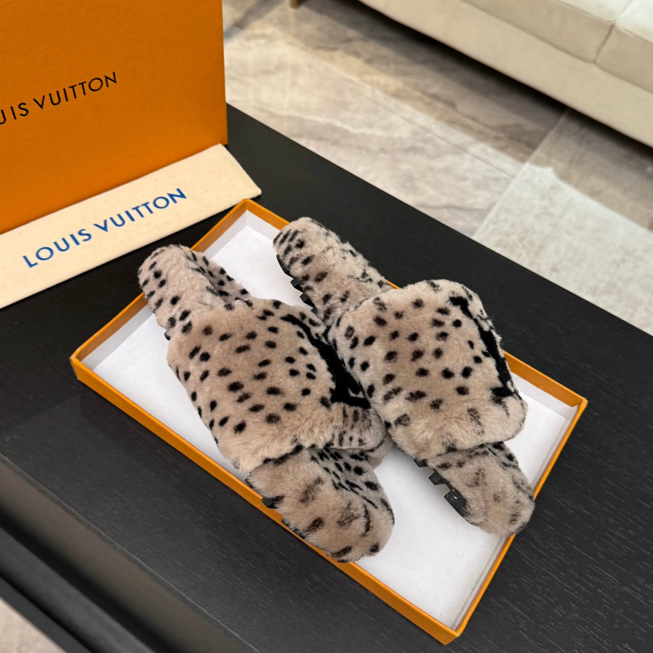 Women's Slippers LOUIS VUITTON 18062767