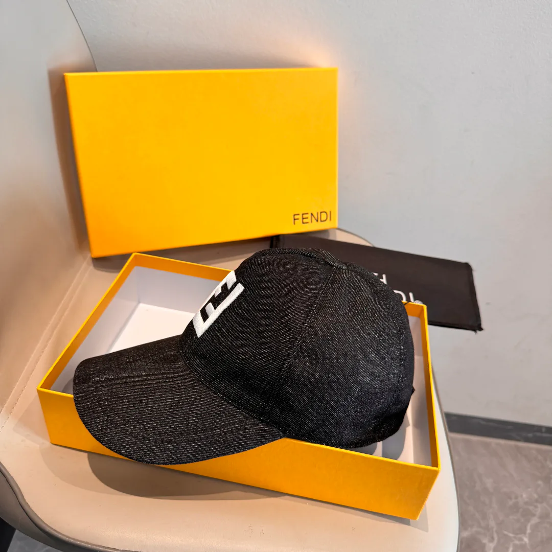 Hats FENDI 17515243