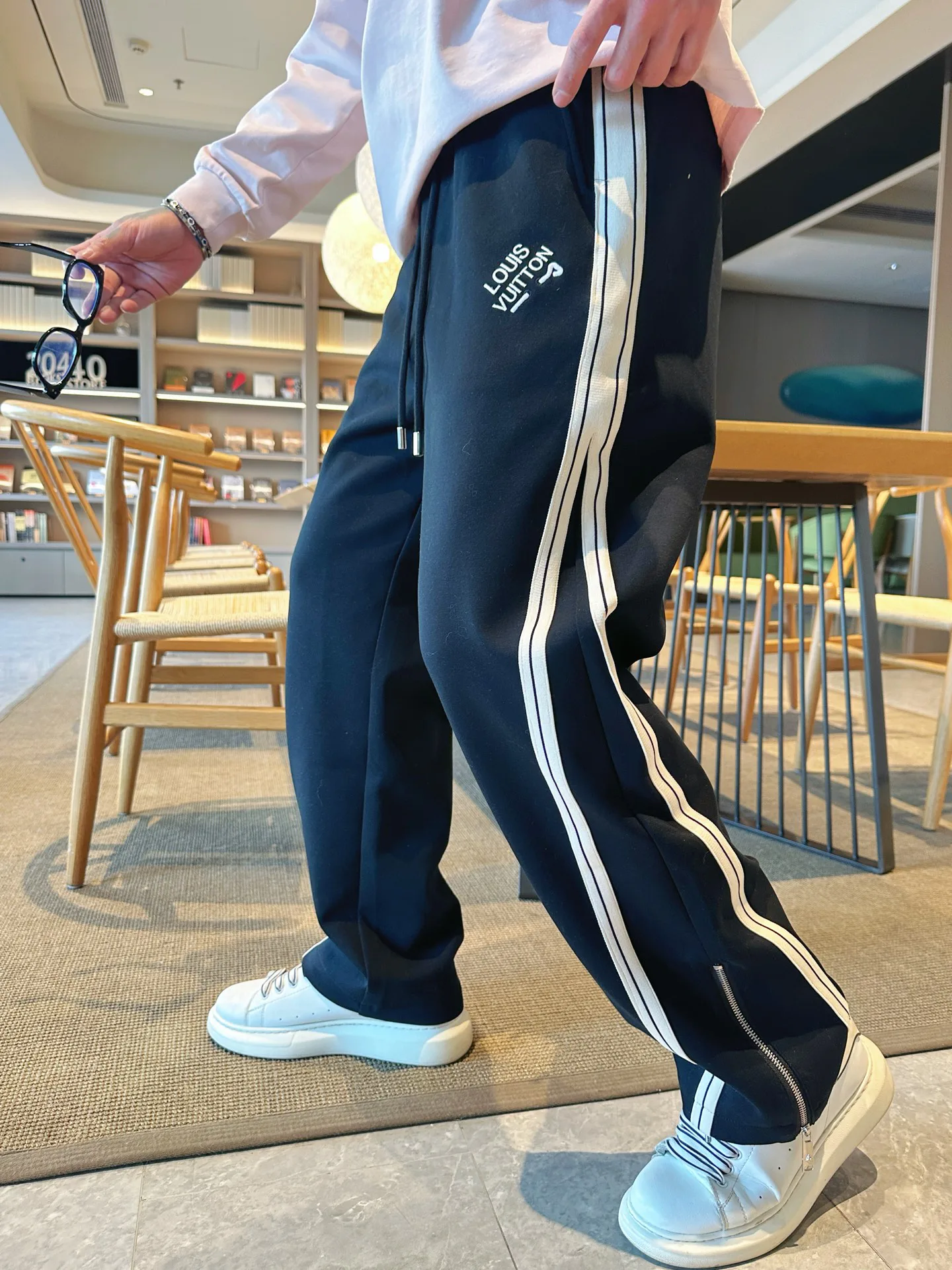 Men's Trousers LOUIS VUITTON 18345734