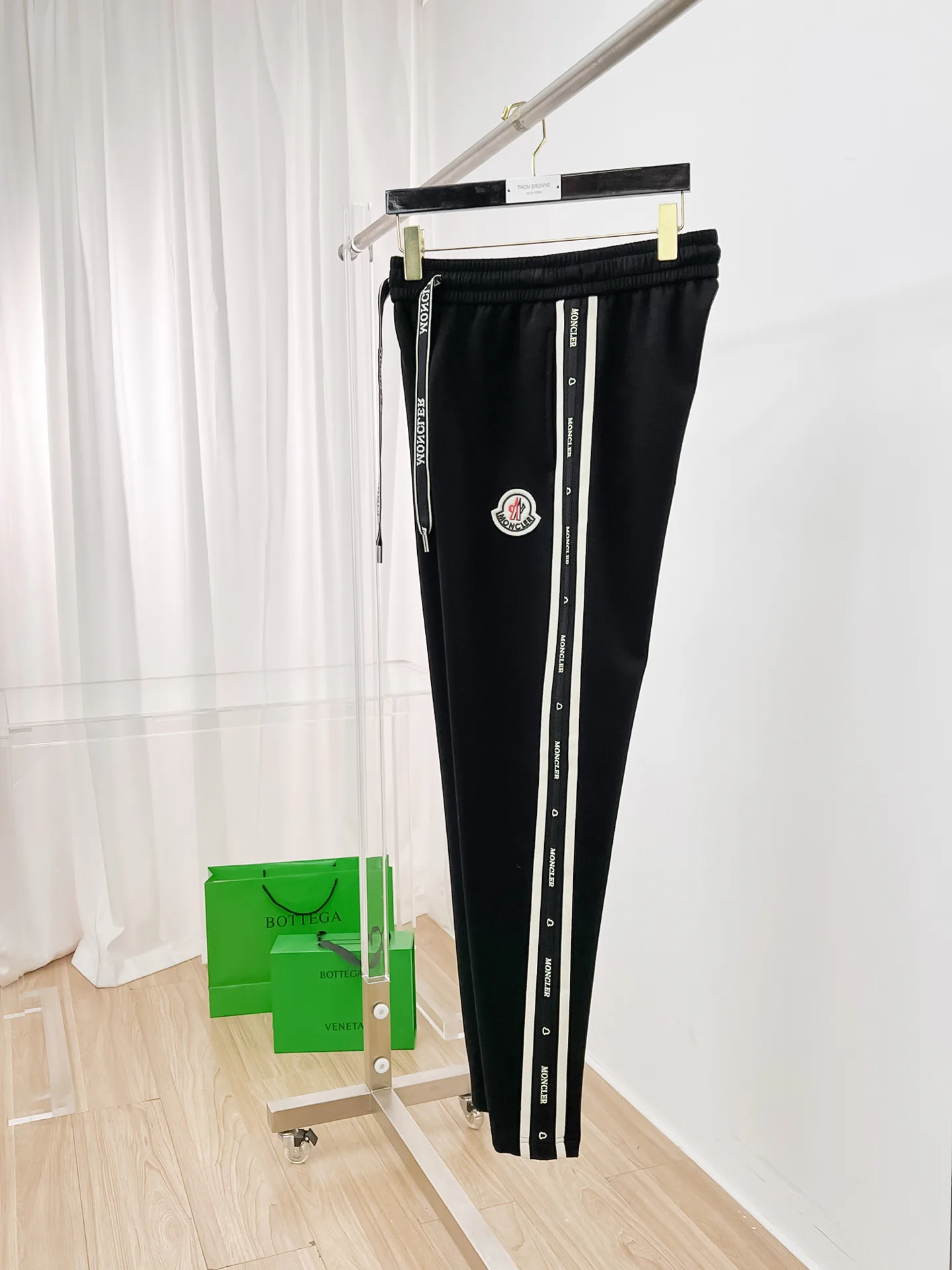 Men's Trousers MONCLER 18399267