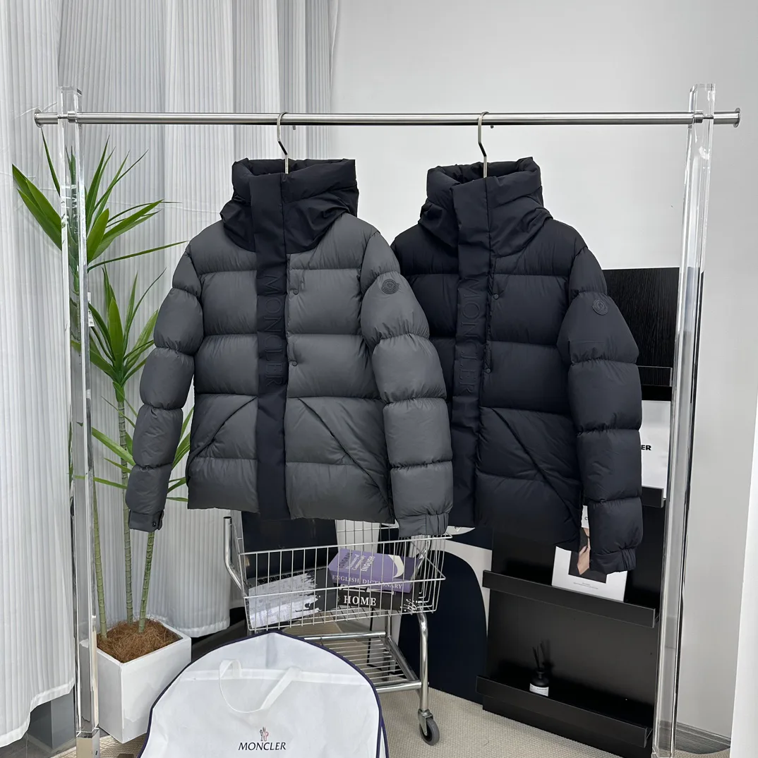 Women's Jackets And Down Jackets MONCLER 18415710