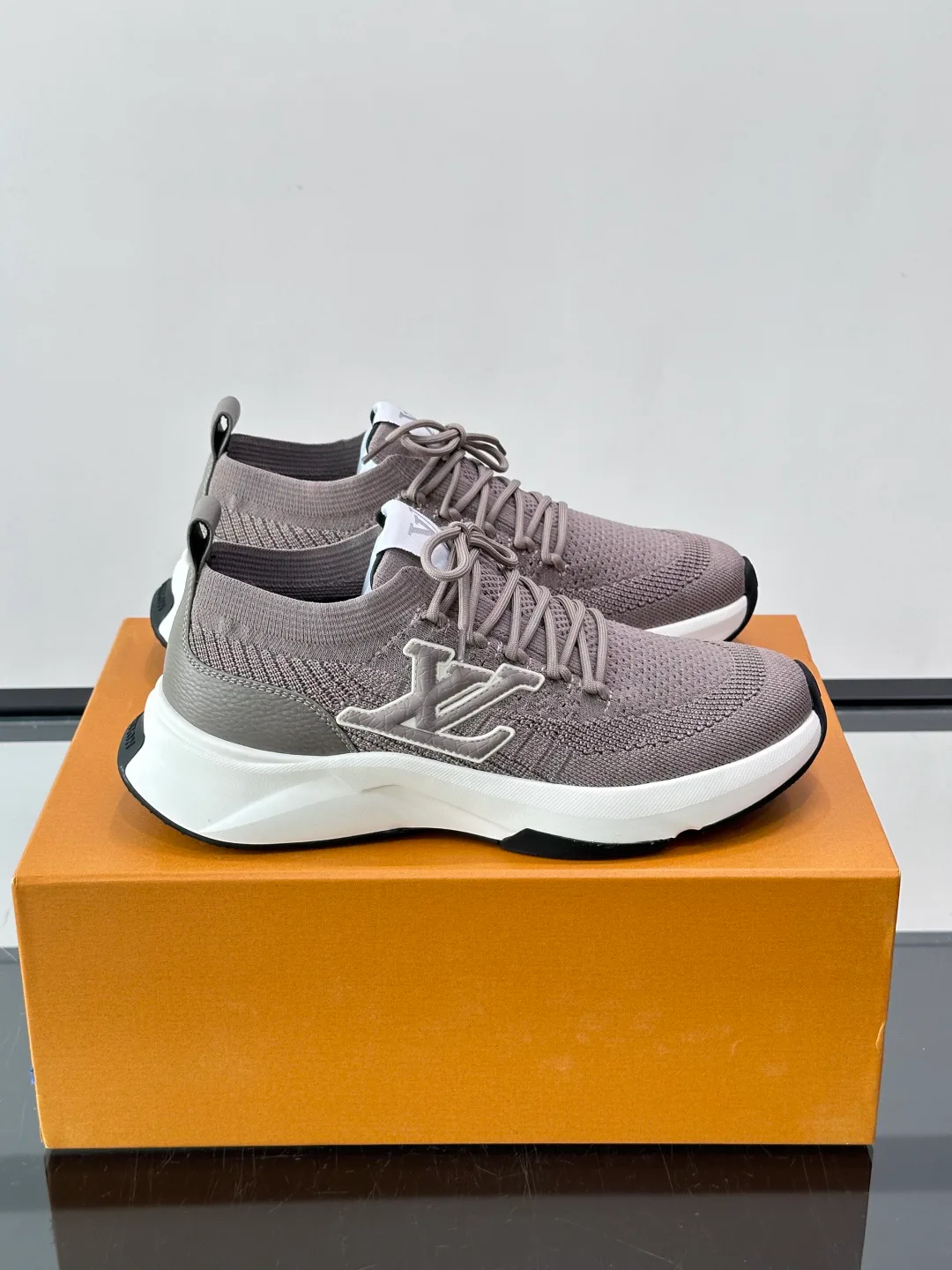 Men's Sneakers LOUIS VUITTON 18102388