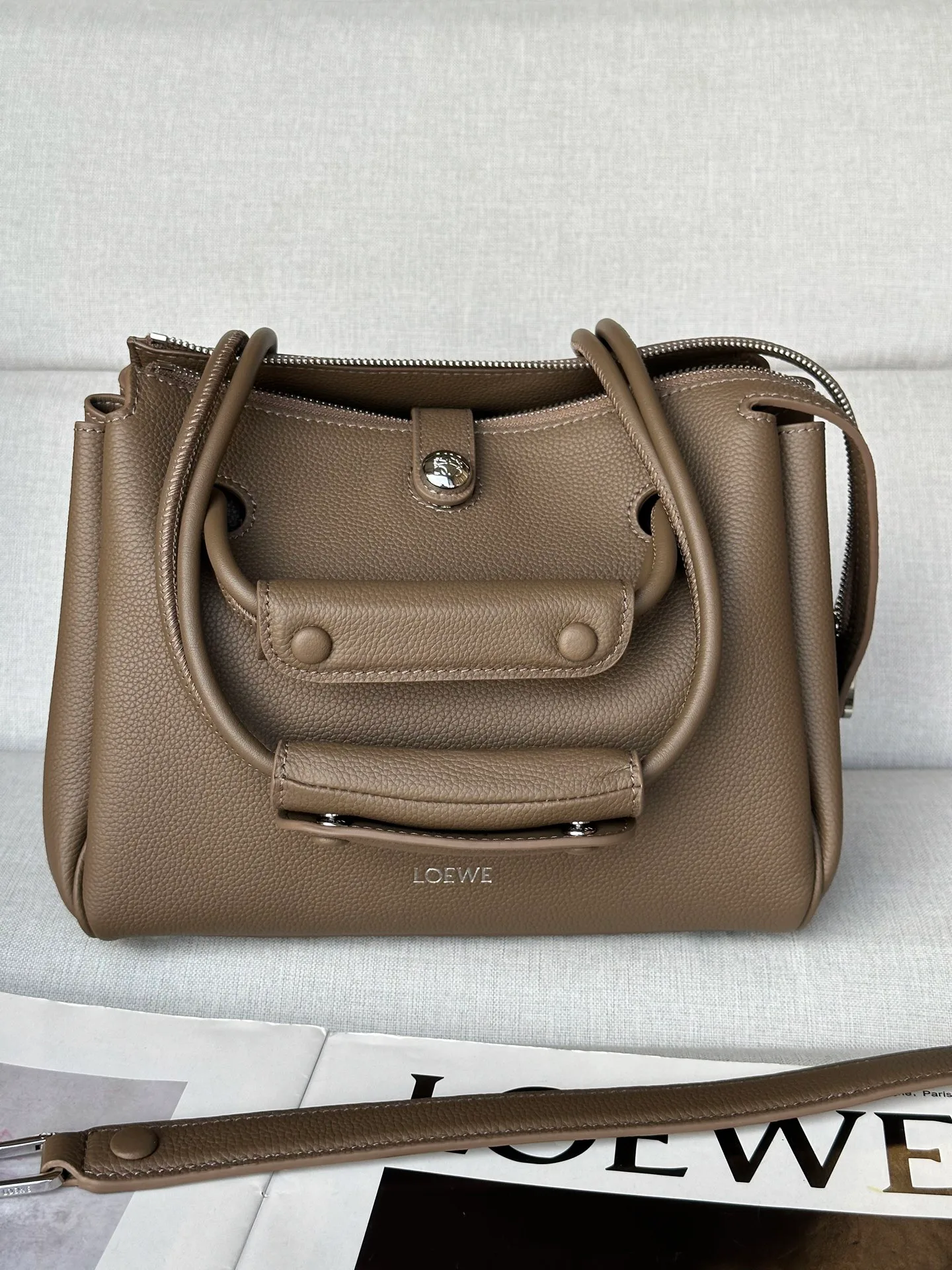 Women's Classic Handbags LOEWE 17551243