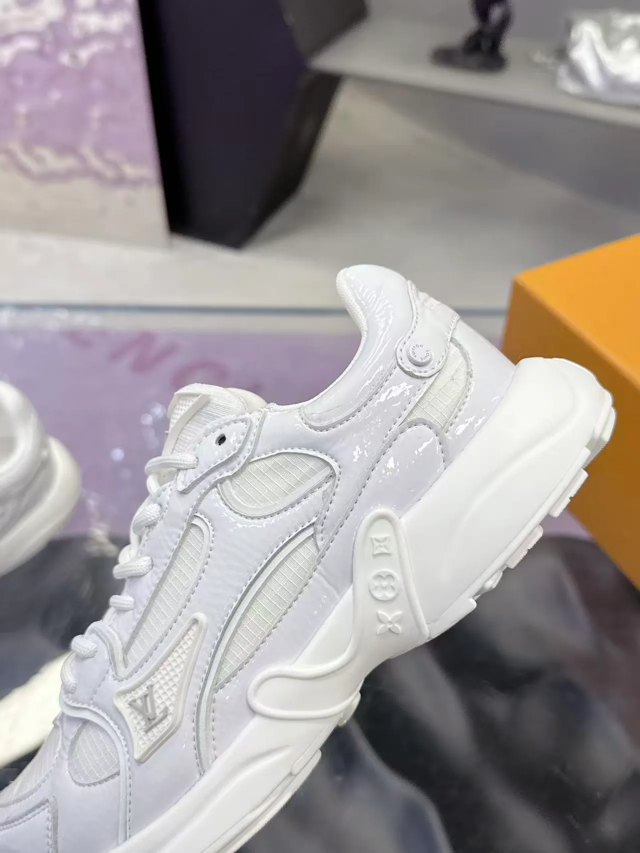Women's Sneakers LOUIS VUITTON 17530423