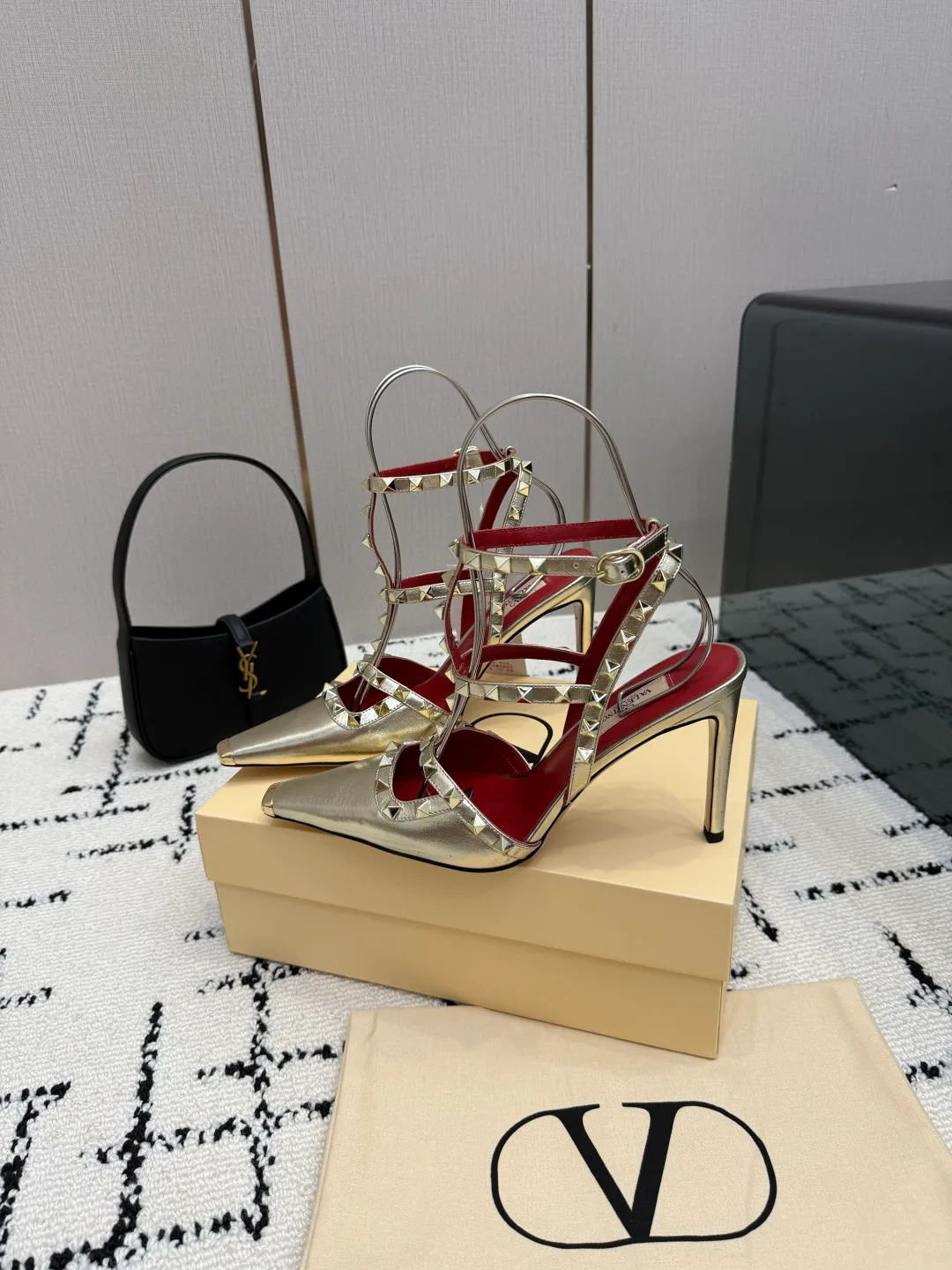 Women's Open-Toe Sandals VALENTINO 17594481