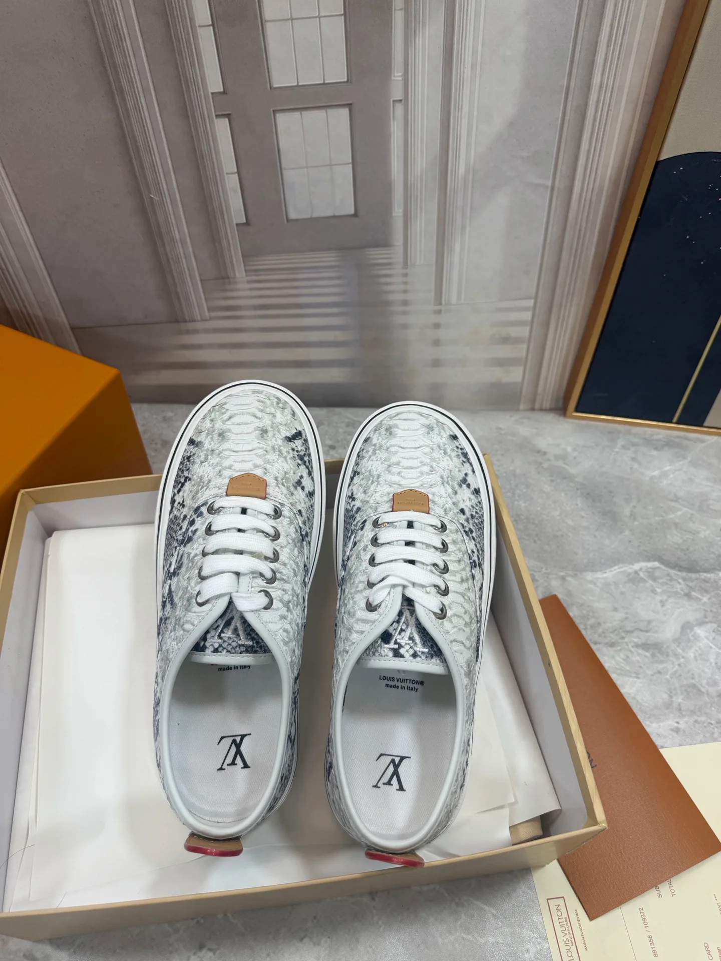 Men's Sneakers LOUIS VUITTON 18190052