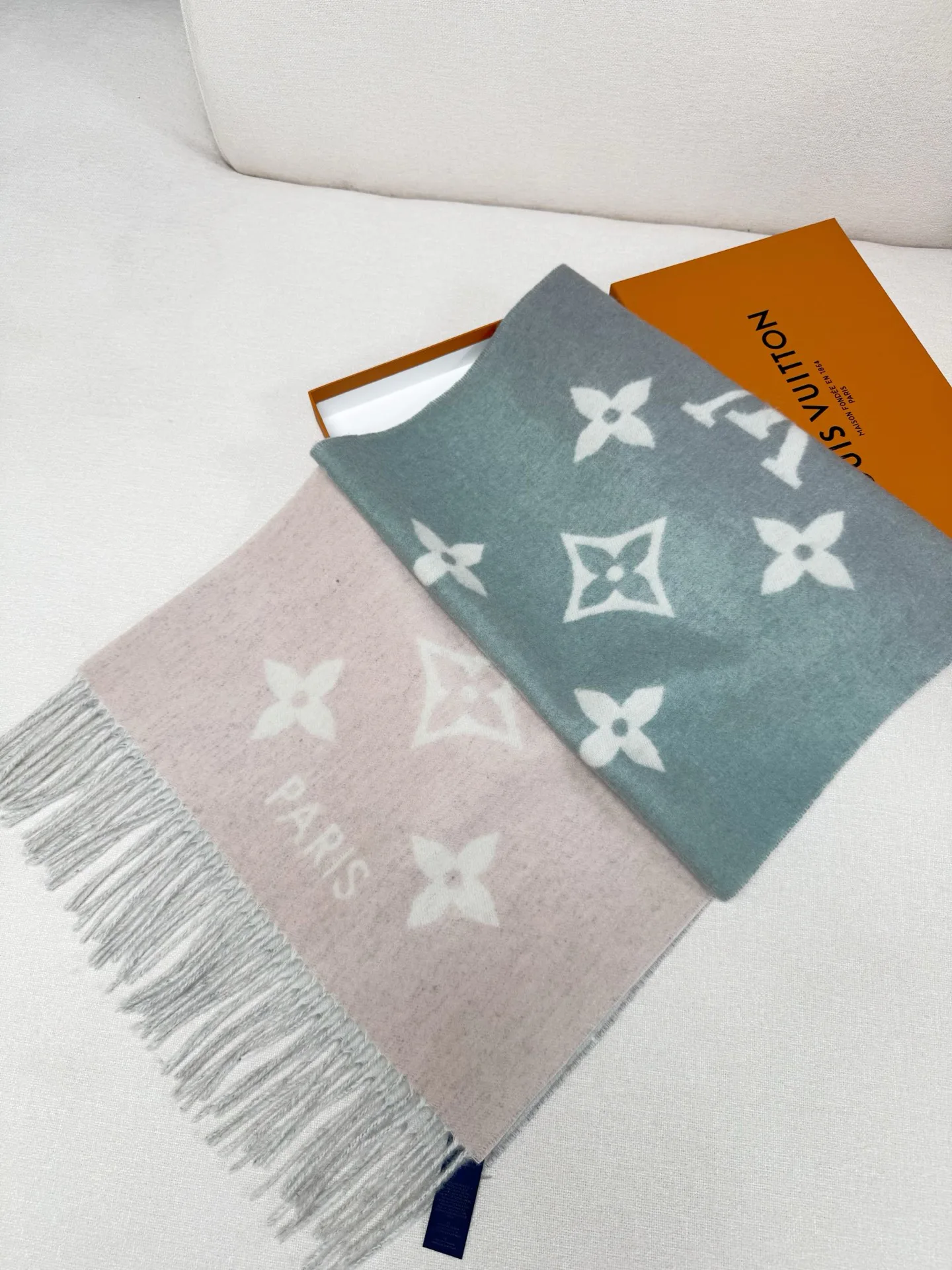 Scarves LOUIS VUITTON 17945393