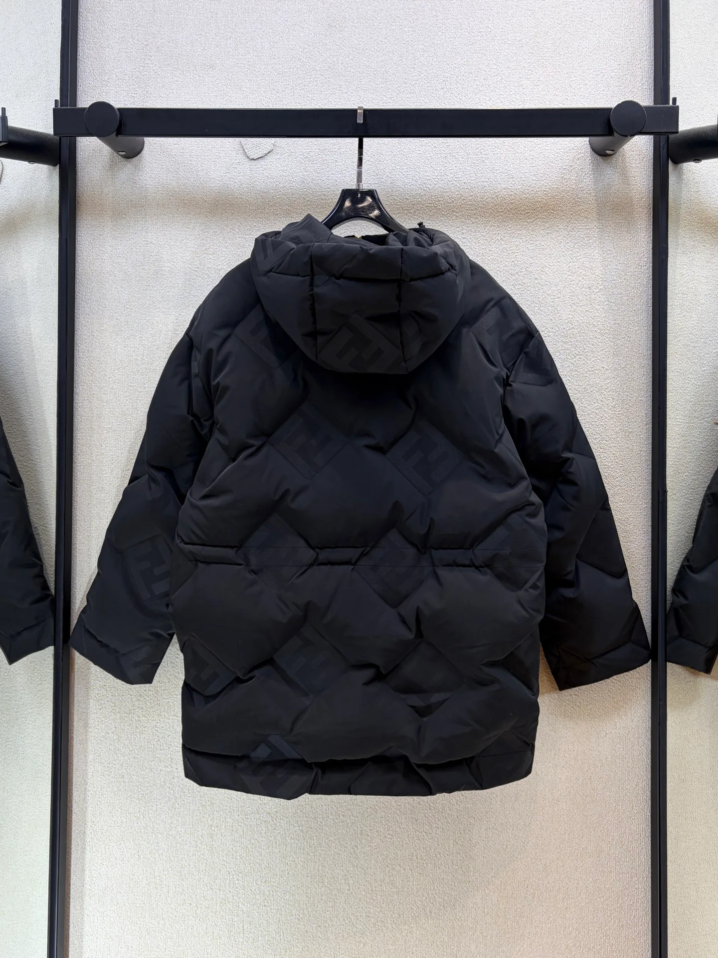 Куртки И Пуховики Женские Fendi 18605869