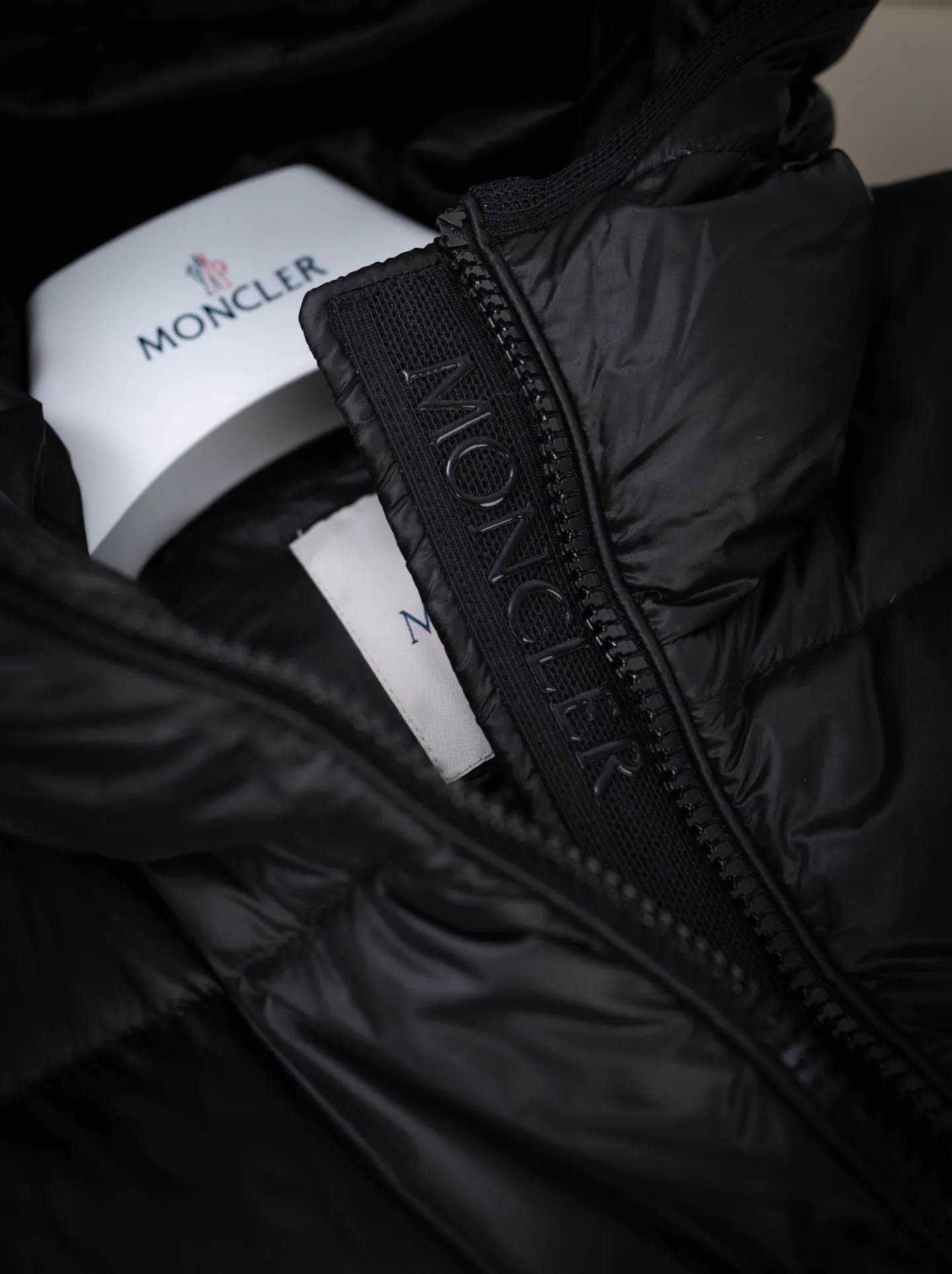 Women's Jackets And Down Jackets MONCLER 18141270