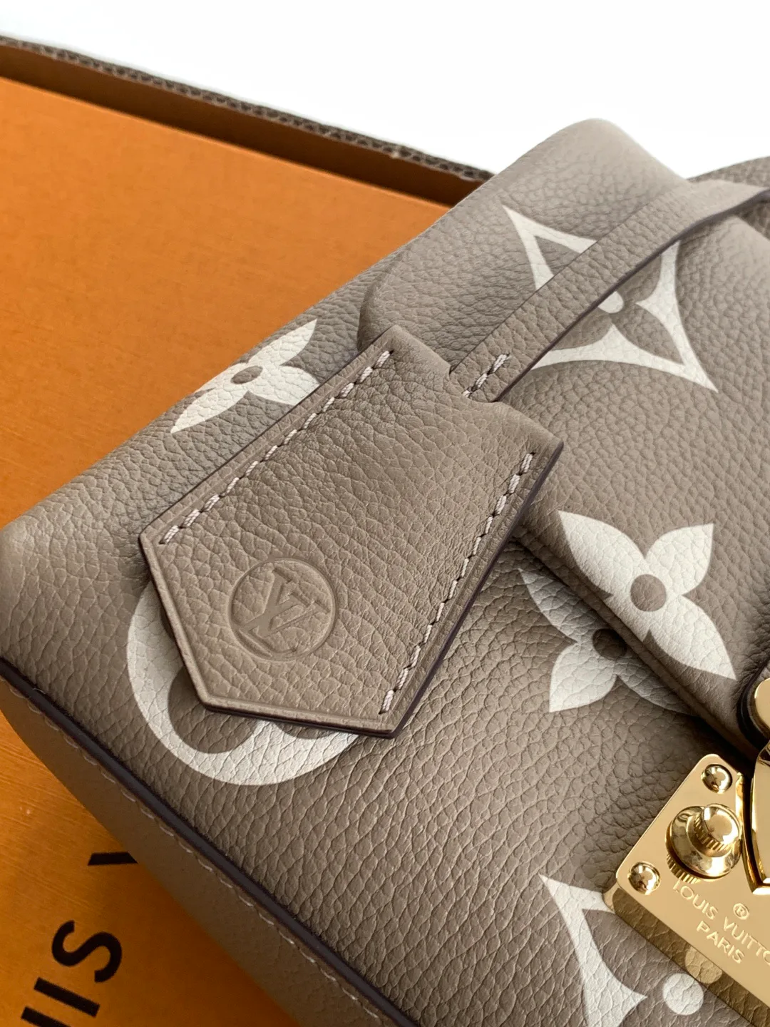 Women's Classic Handbags LOUIS VUITTON 18520970