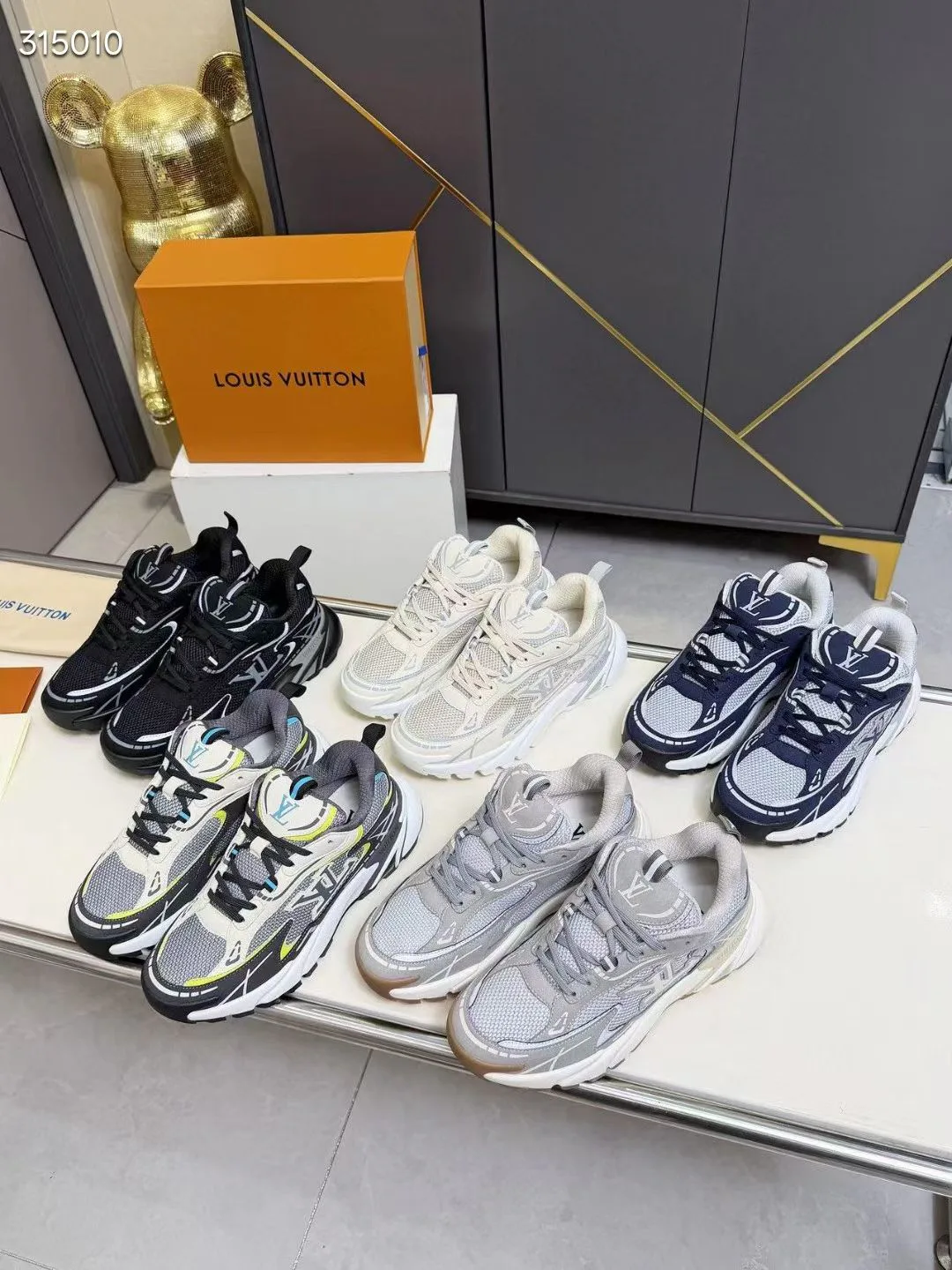 Men's Sneakers LOUIS VUITTON 17961806