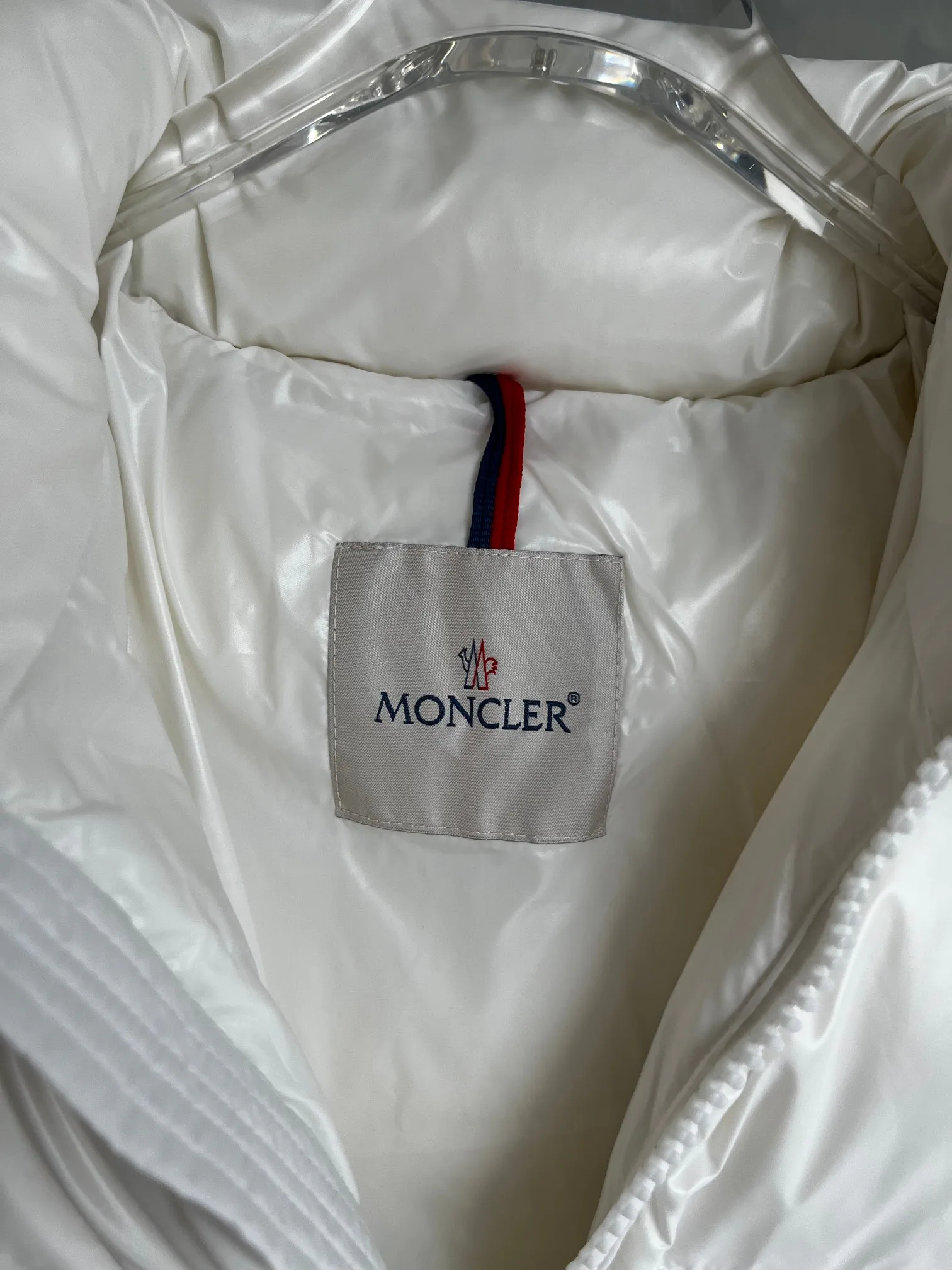 Women's Jackets And Down Jackets MONCLER 18415680