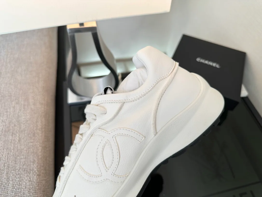 Women's Sneakers CHANEL 18450627
