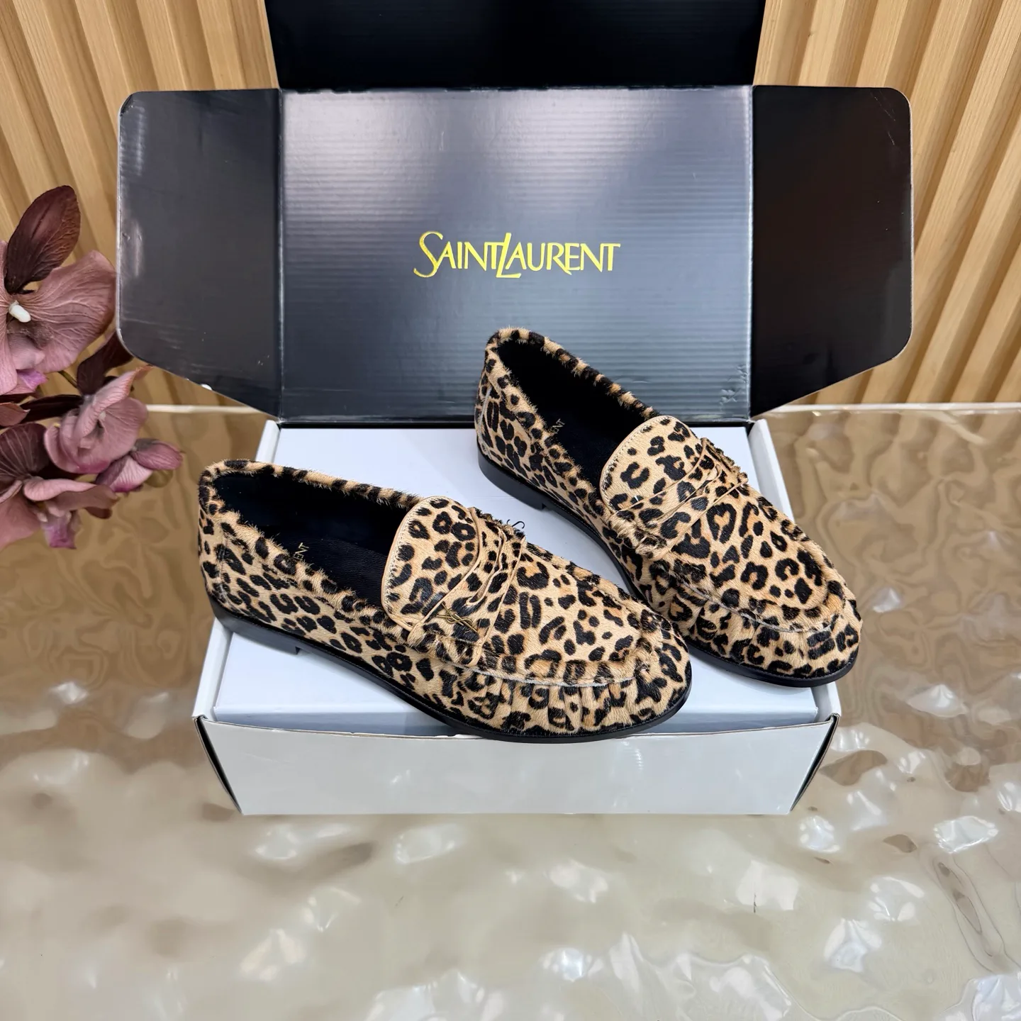 Women's Loafers And Moccasins SAINT LAURENT 17981711