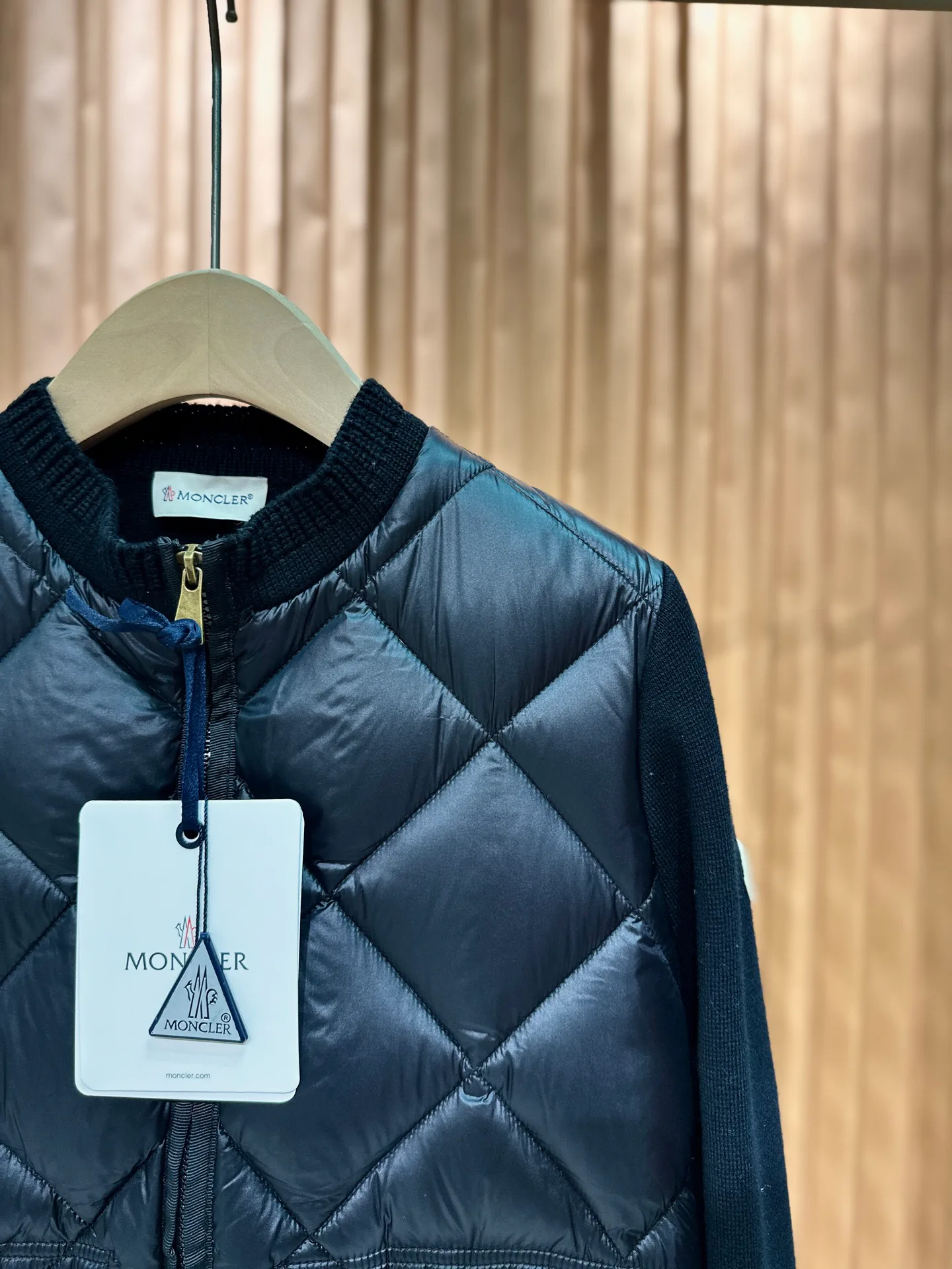Women's Jackets And Down Jackets MONCLER 18106079
