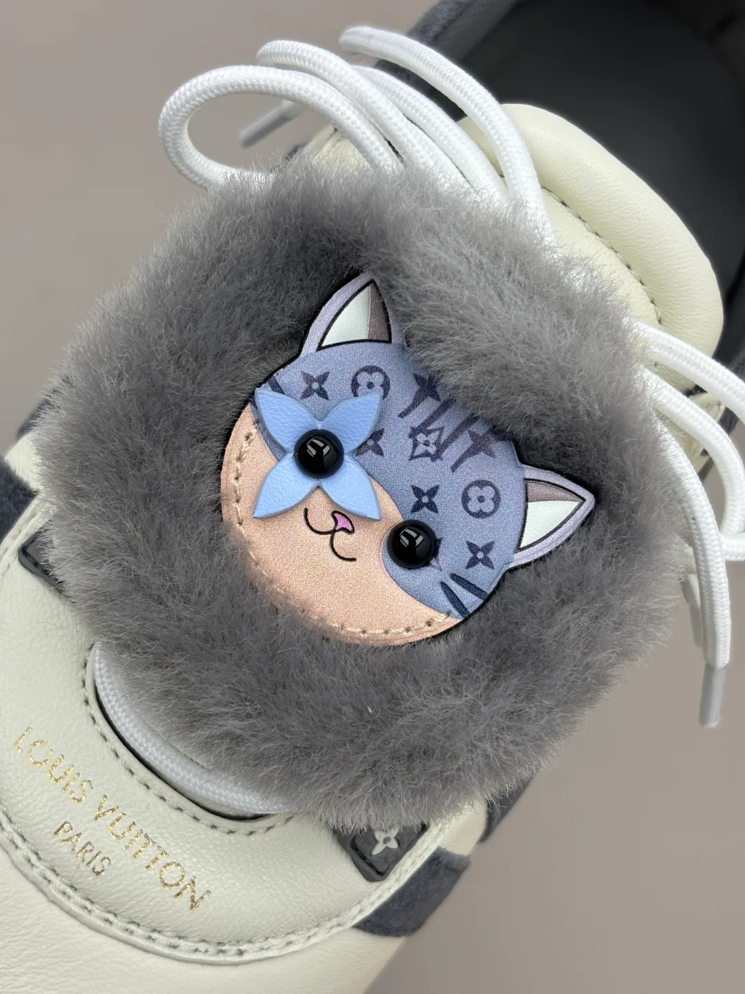 Women's Sneakers LOUIS VUITTON 18006202