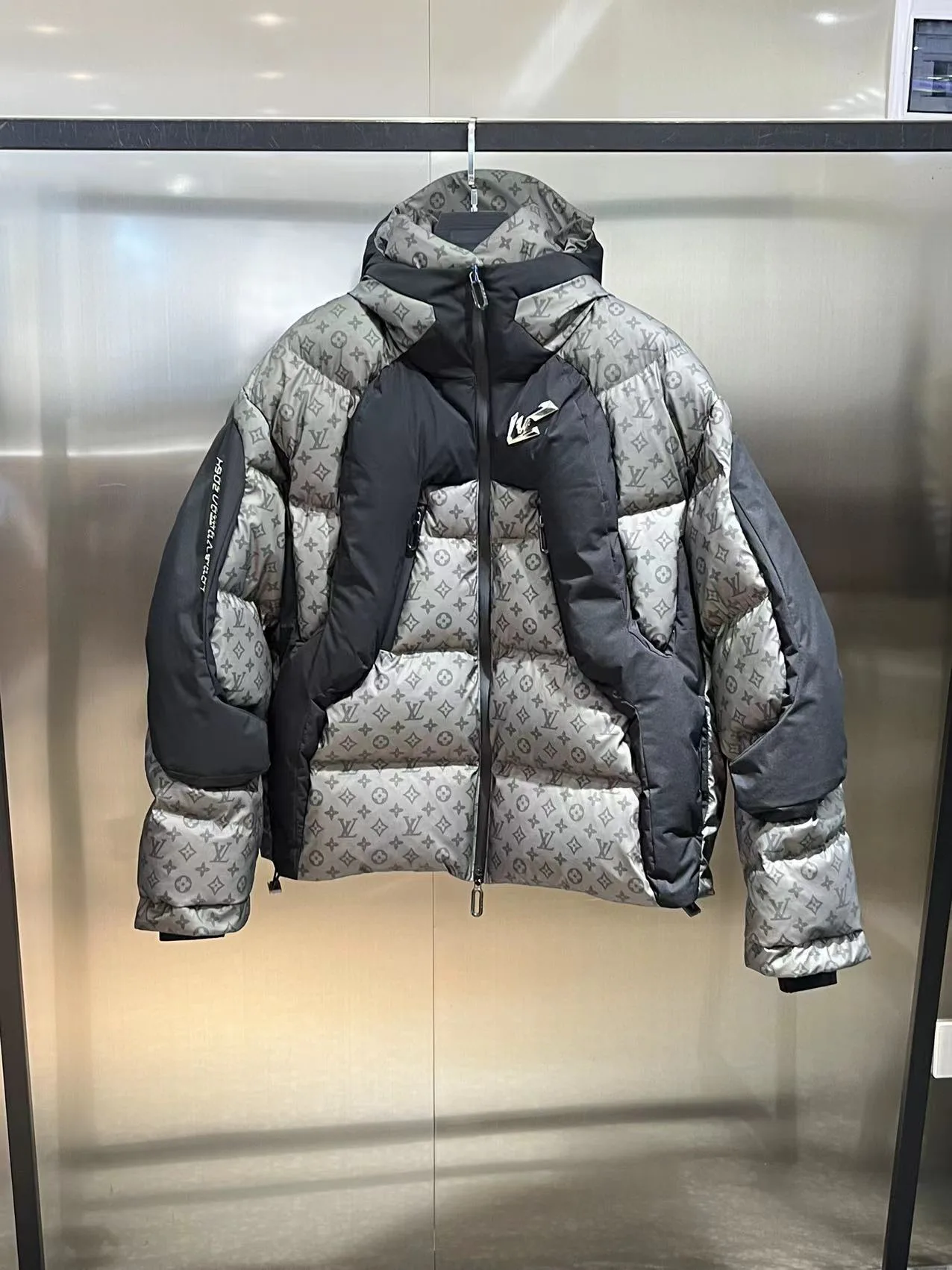 Women's Jackets And Down Jackets LOUIS VUITTON 17799766