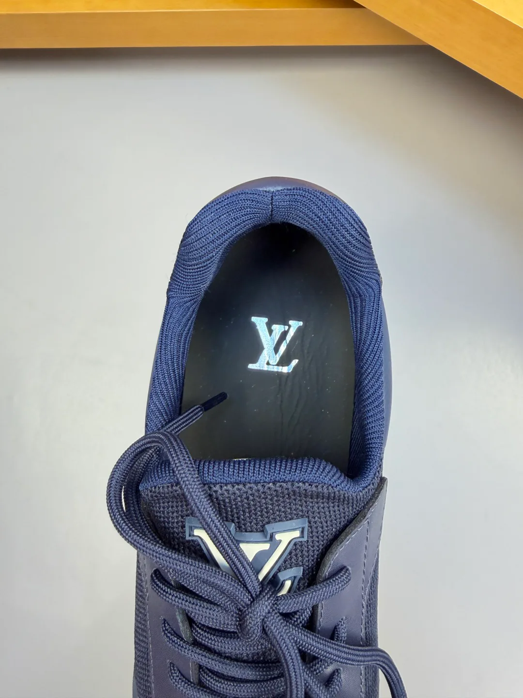 Men's Sneakers LOUIS VUITTON 17955088