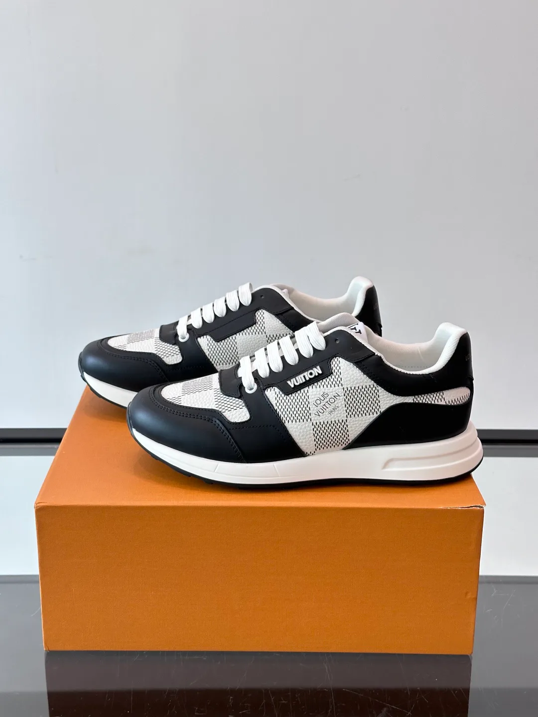 Men's Sneakers LOUIS VUITTON 18400554