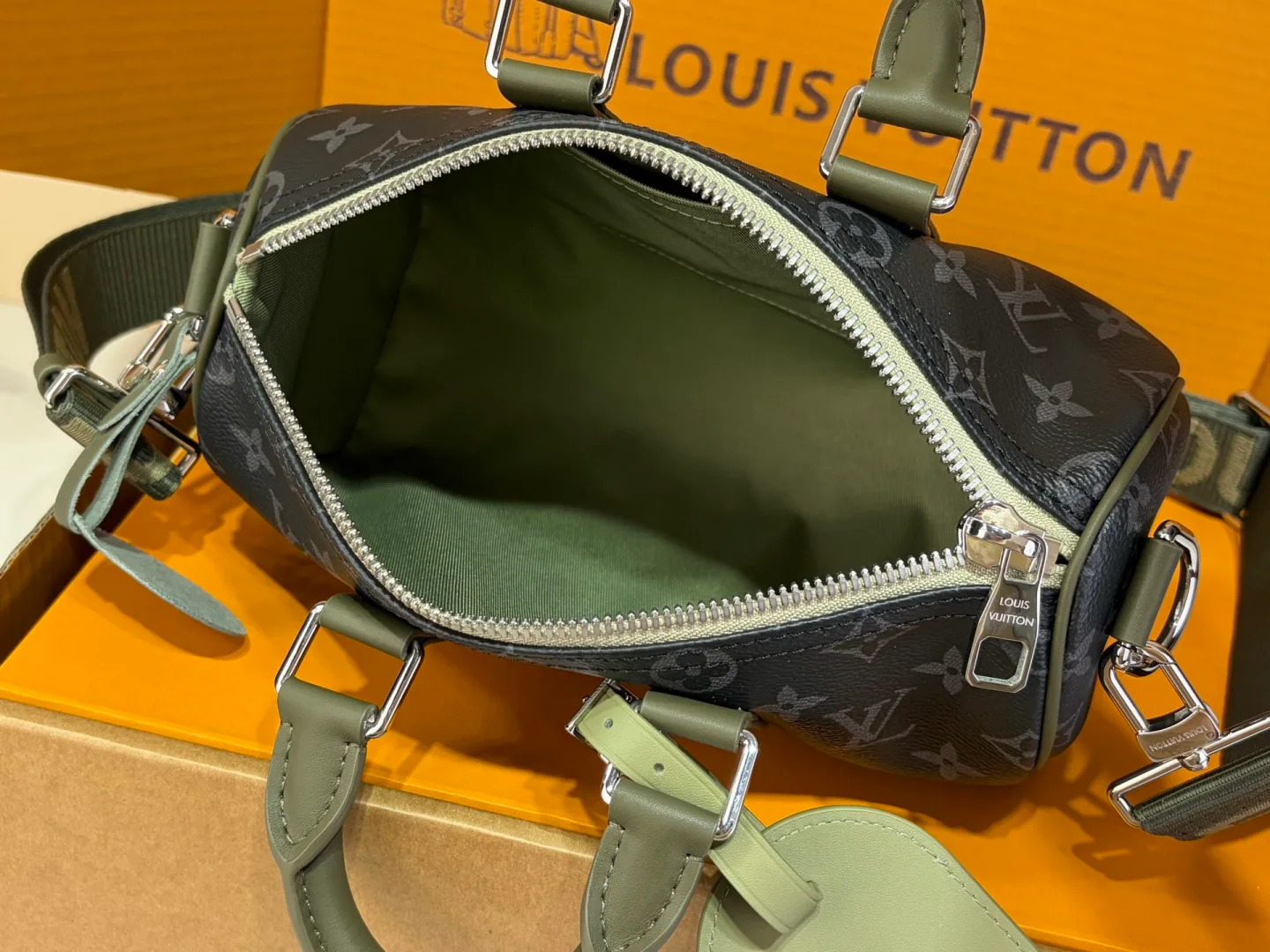 Women's Classic Handbags LOUIS VUITTON 18170495
