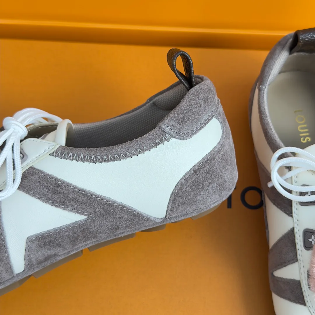 Women's Sneakers LOUIS VUITTON 18083489