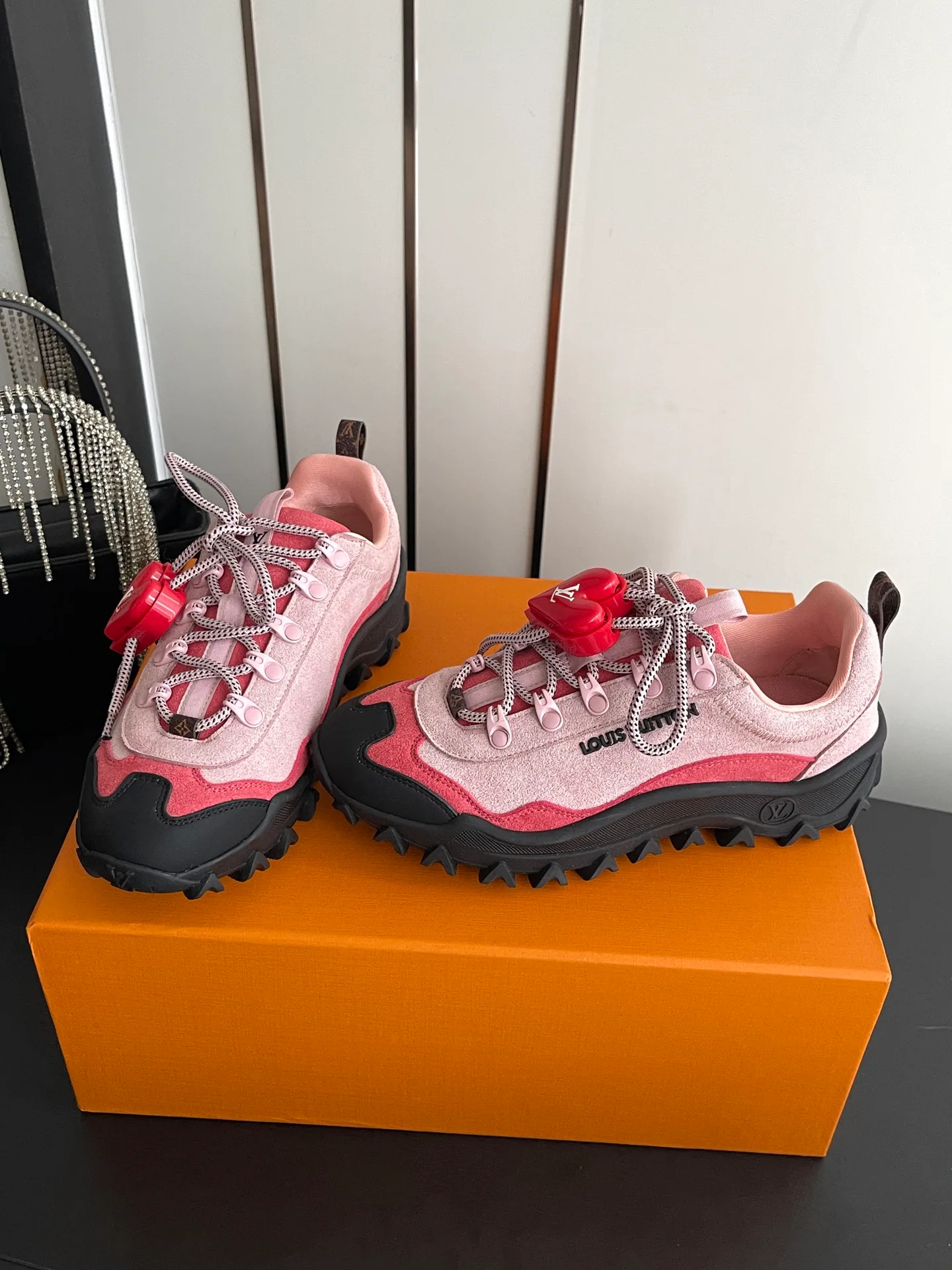 Women's Sneakers LOUIS VUITTON 17554378