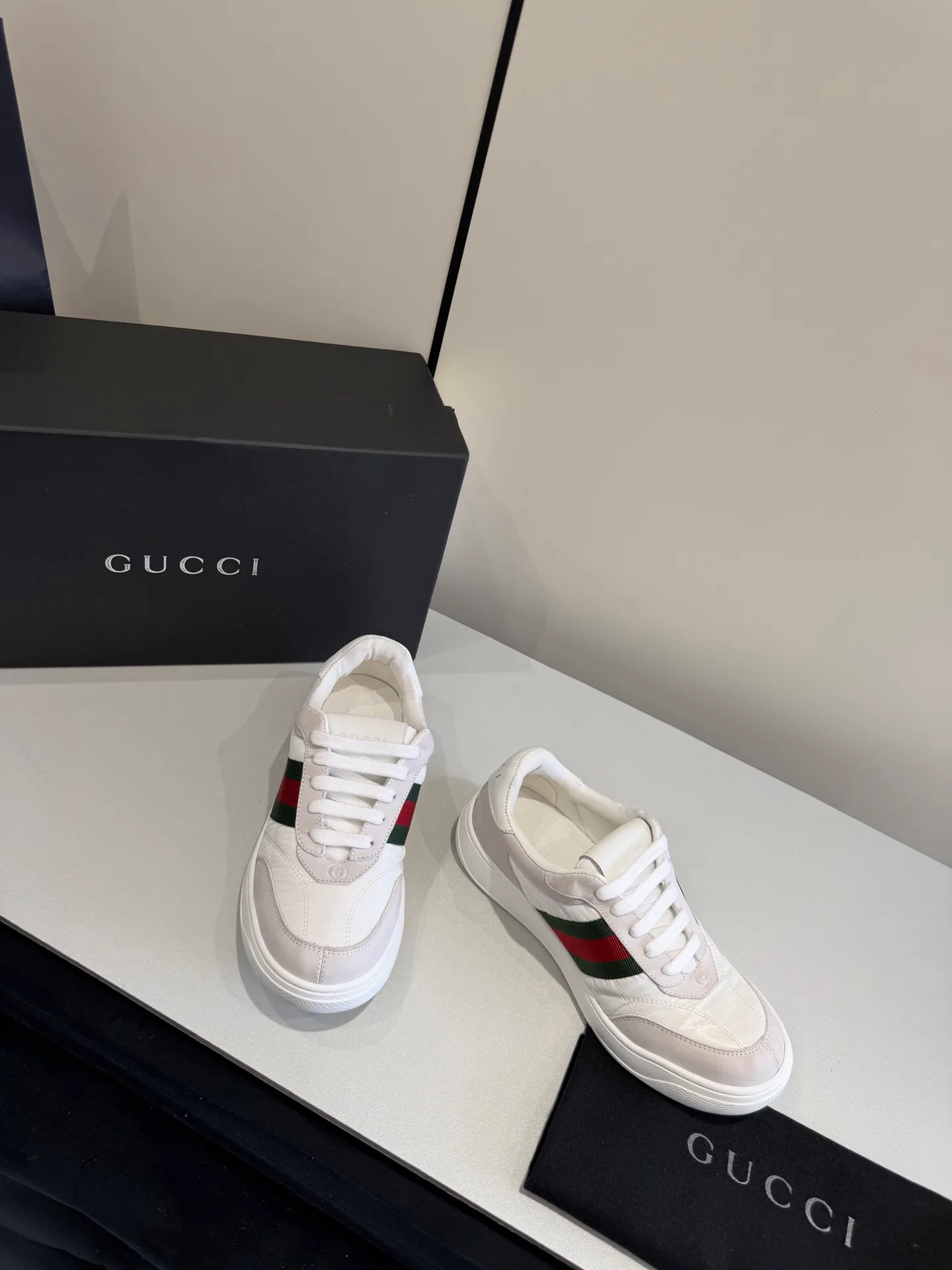 Women's Sneakers GUCCI 18369657