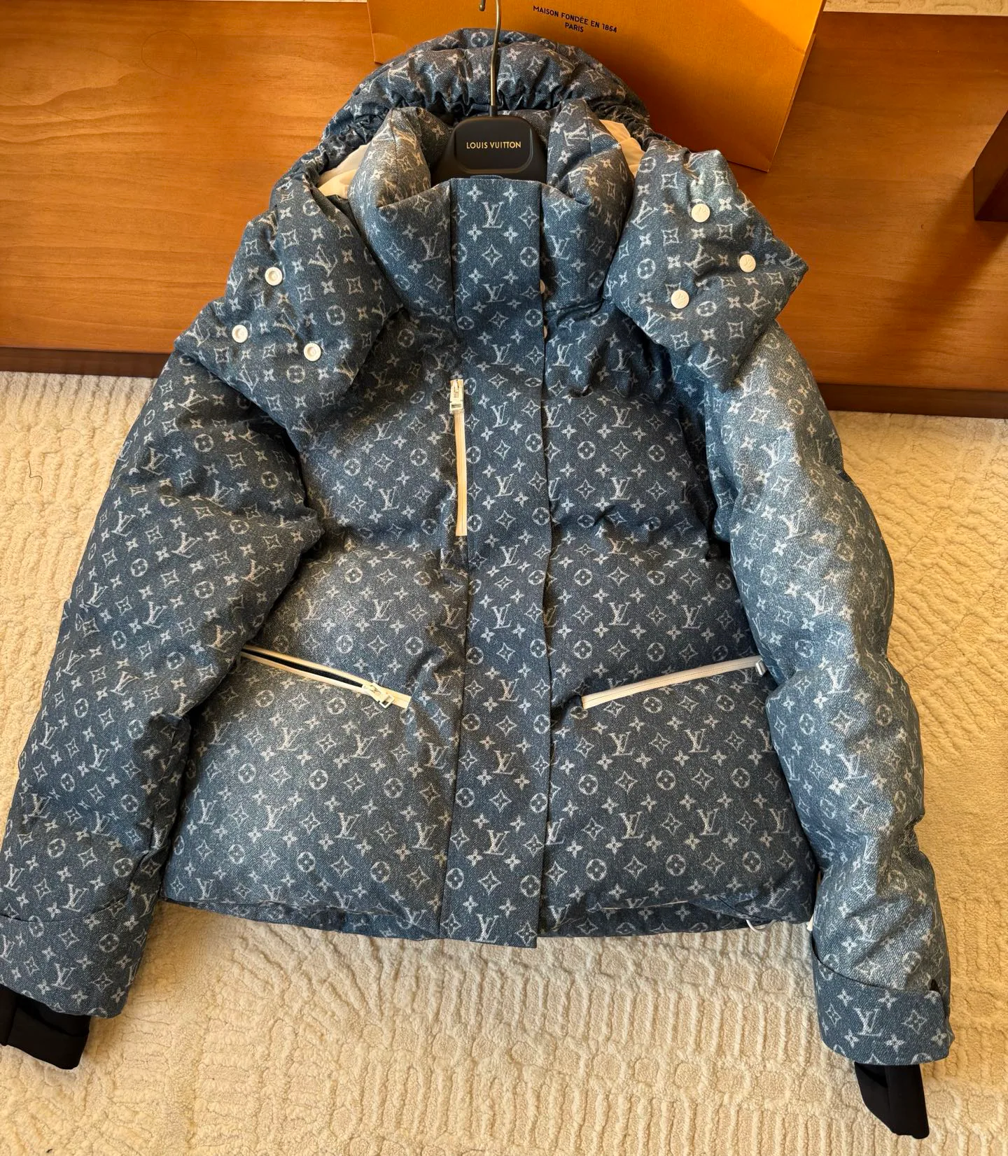 Women's Jackets And Down Jackets LOUIS VUITTON 18046940