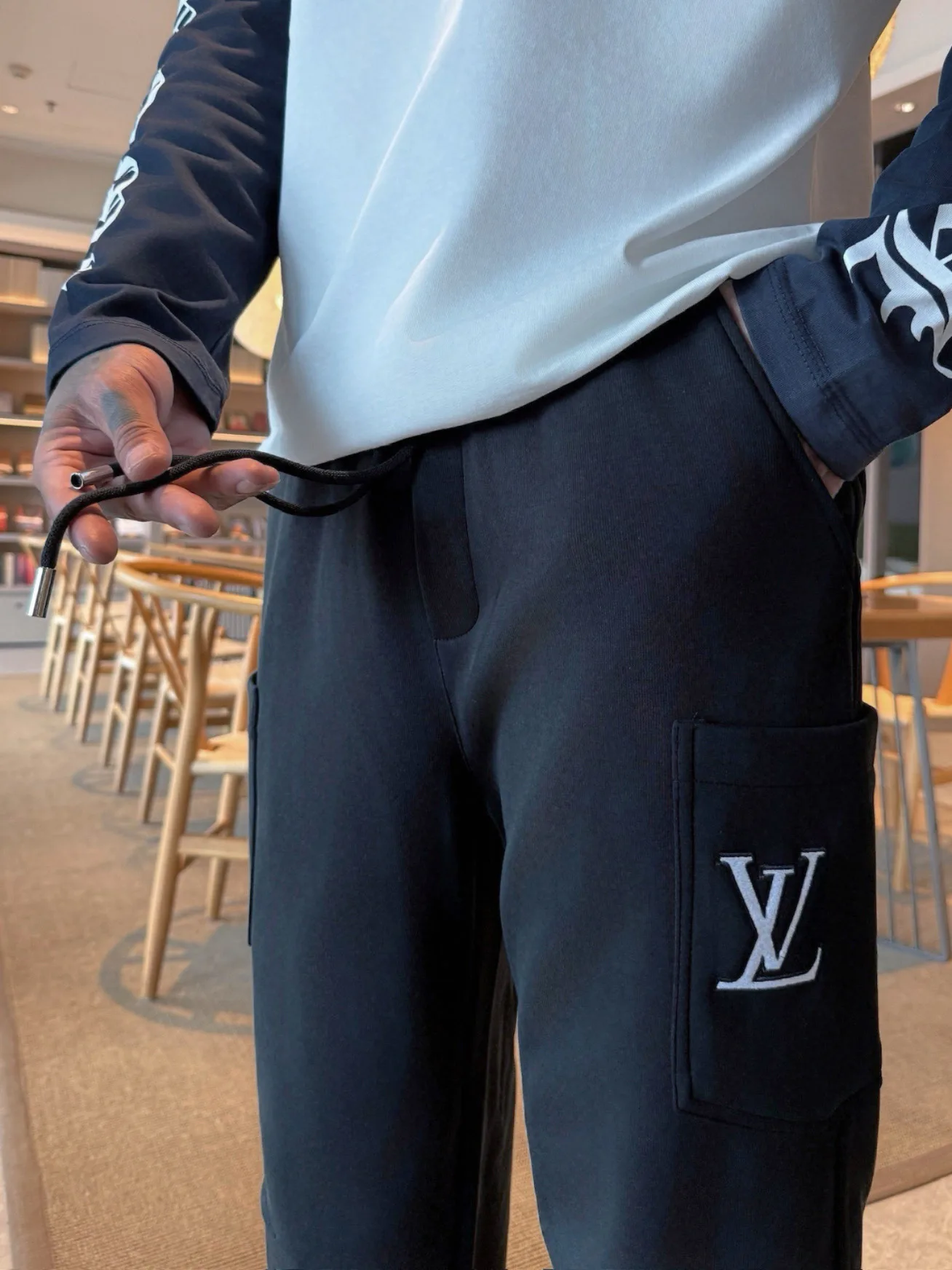 Men's Trousers LOUIS VUITTON 18345820