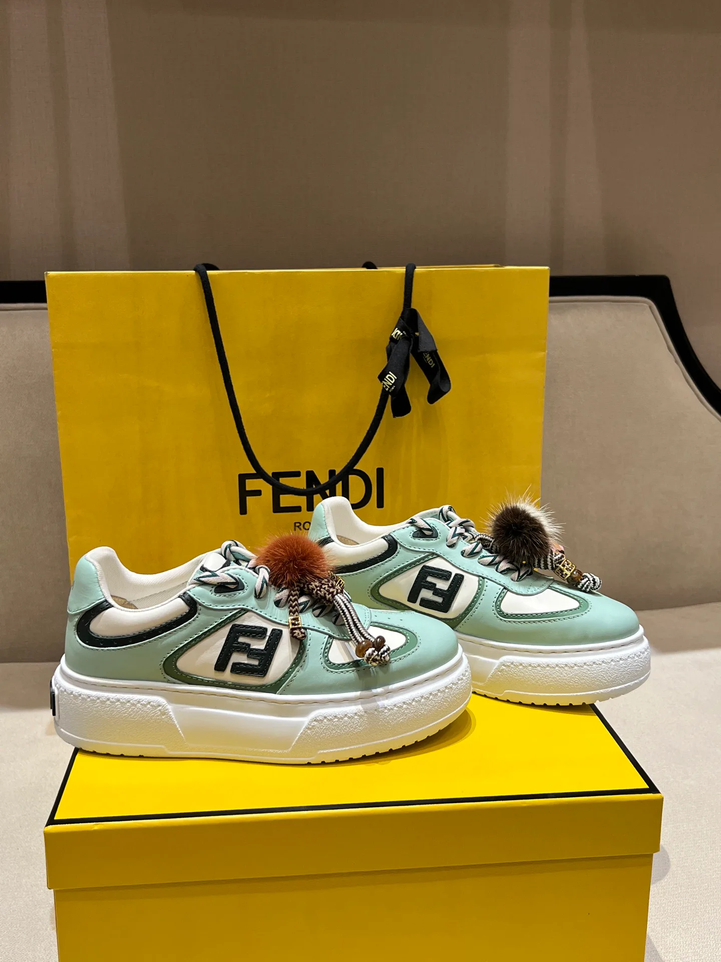 Women's Sneakers FENDI 18020646
