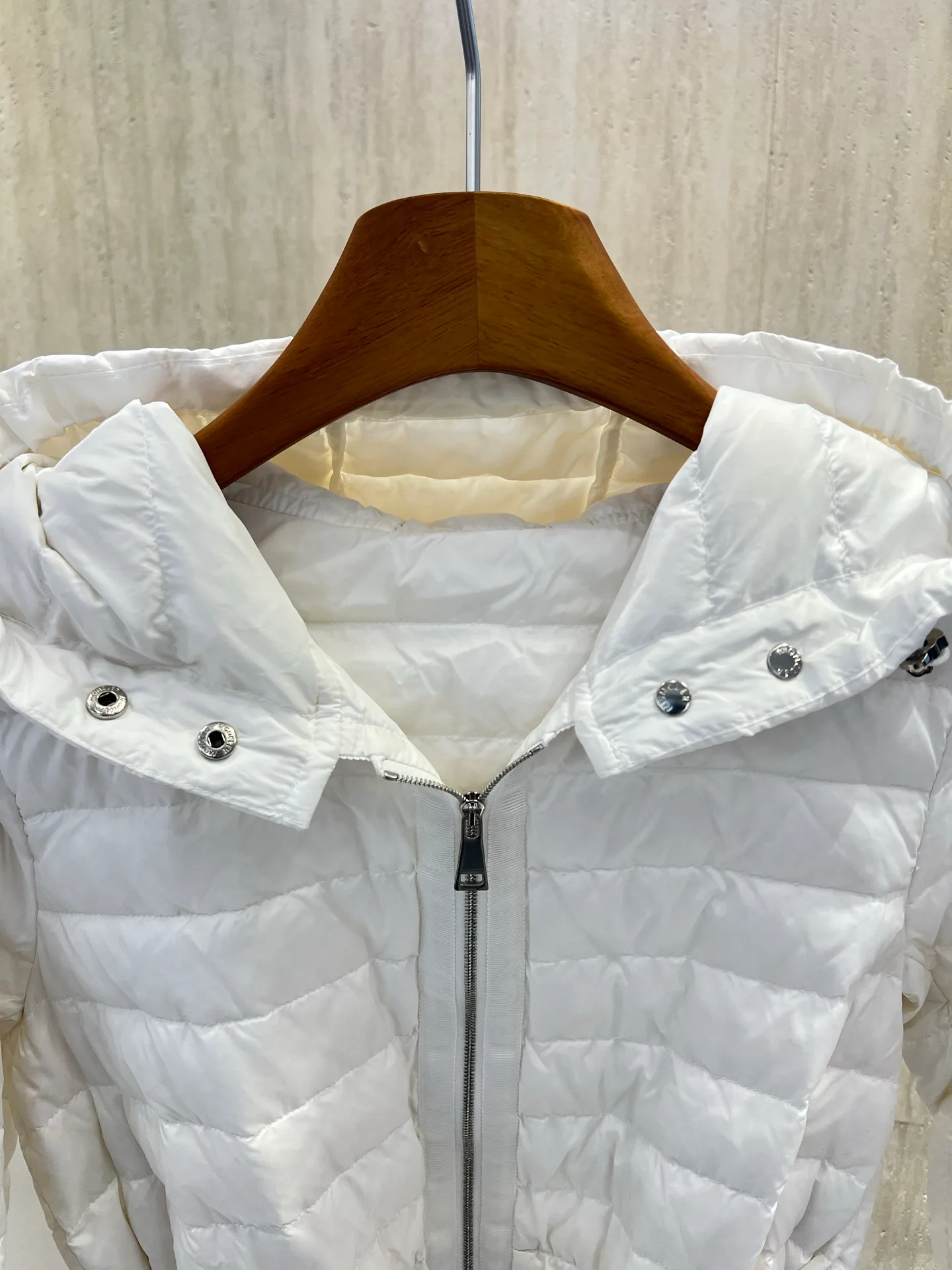 Men's Jackets And Down Jackets MONCLER 18330312