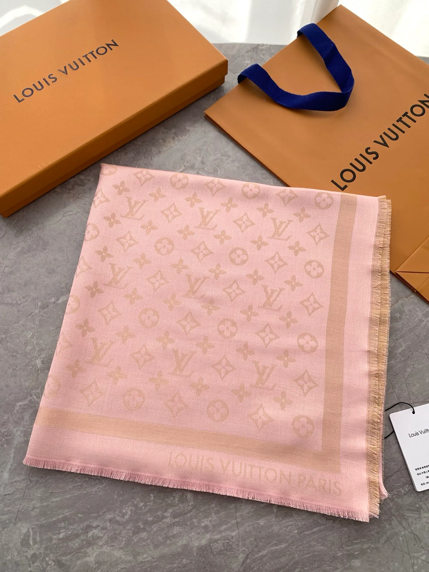 Scarves LOUIS VUITTON 17925782