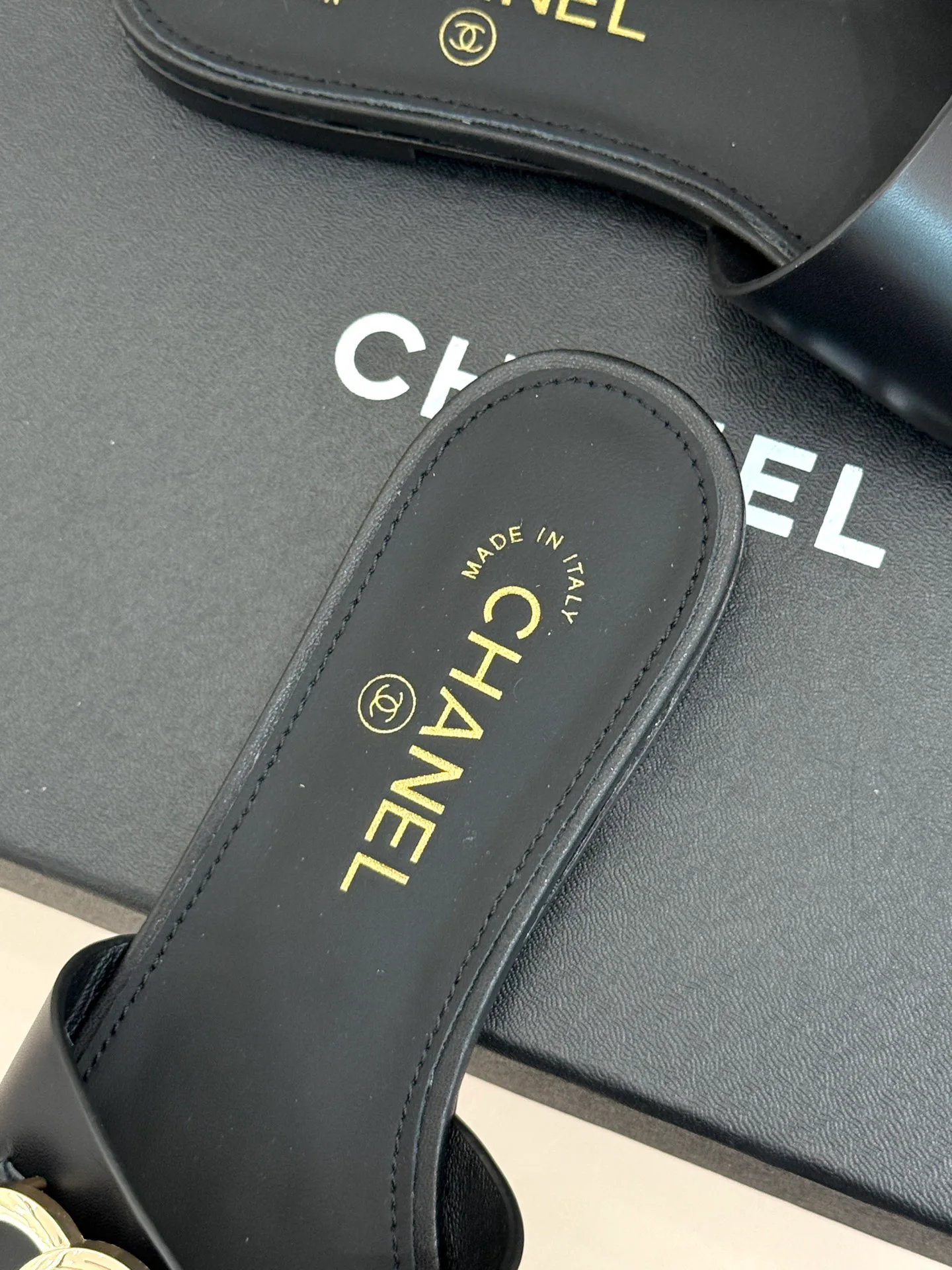 Women's Flip-Flops CHANEL 17699604