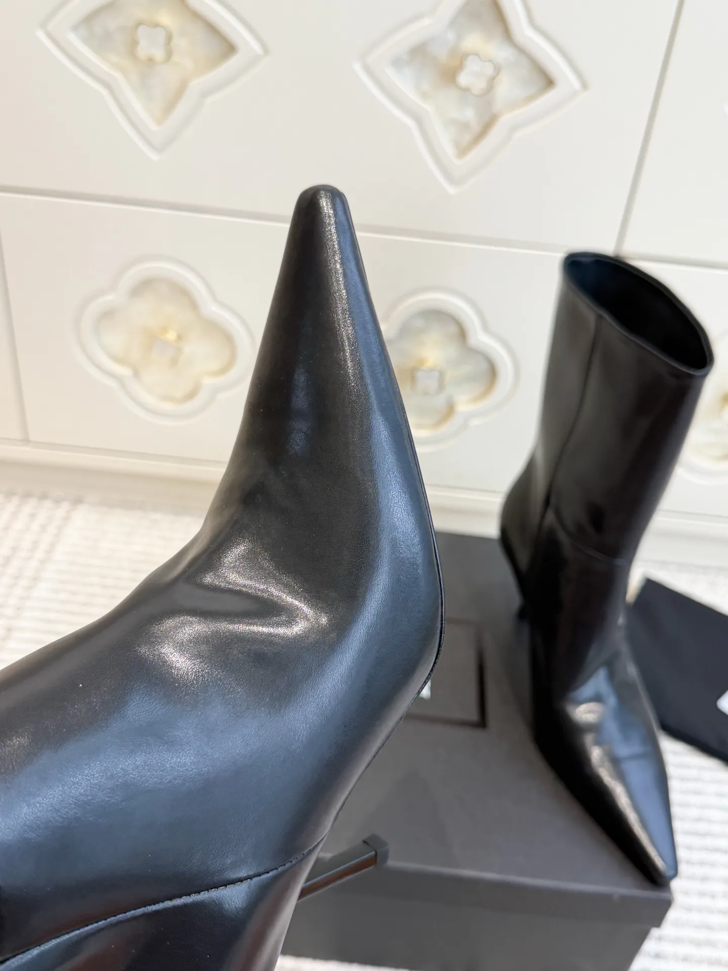 Women's Booties SAINT LAURENT 18092450