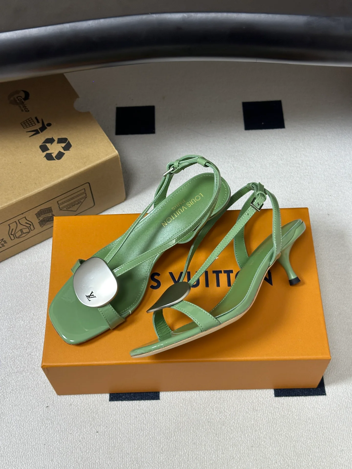 Women's Open-Toe Sandals LOUIS VUITTON 17768200