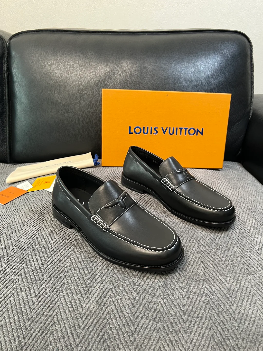 Men's Loafers And Dress Shoes LOUIS VUITTON 18495372