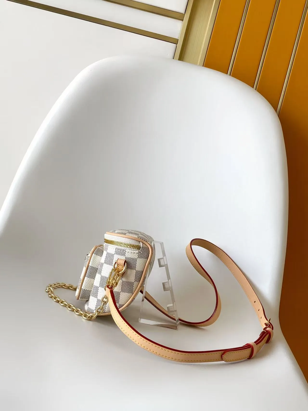 Women's Shoulder Bags LOUIS VUITTON 18362294