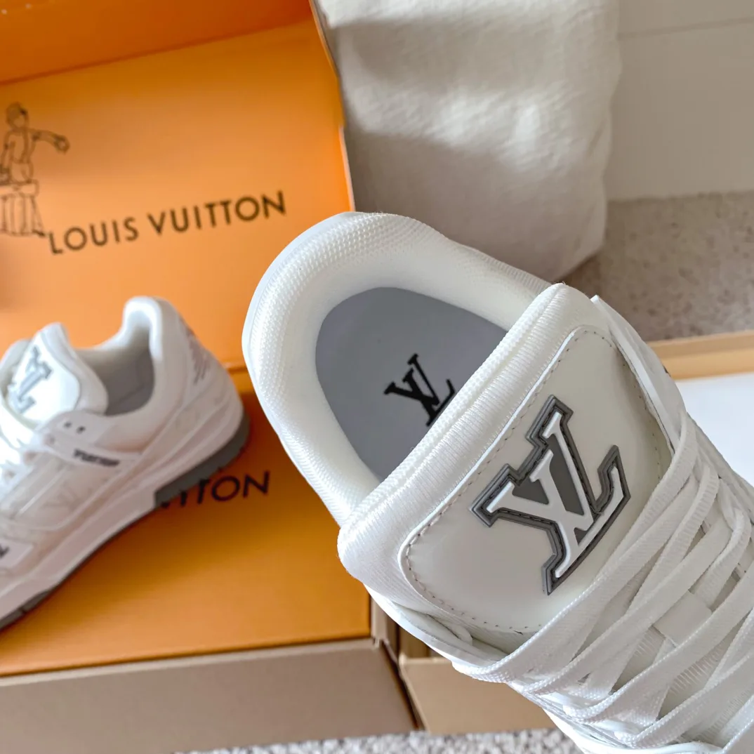 Women's Sneakers LOUIS VUITTON 17963678