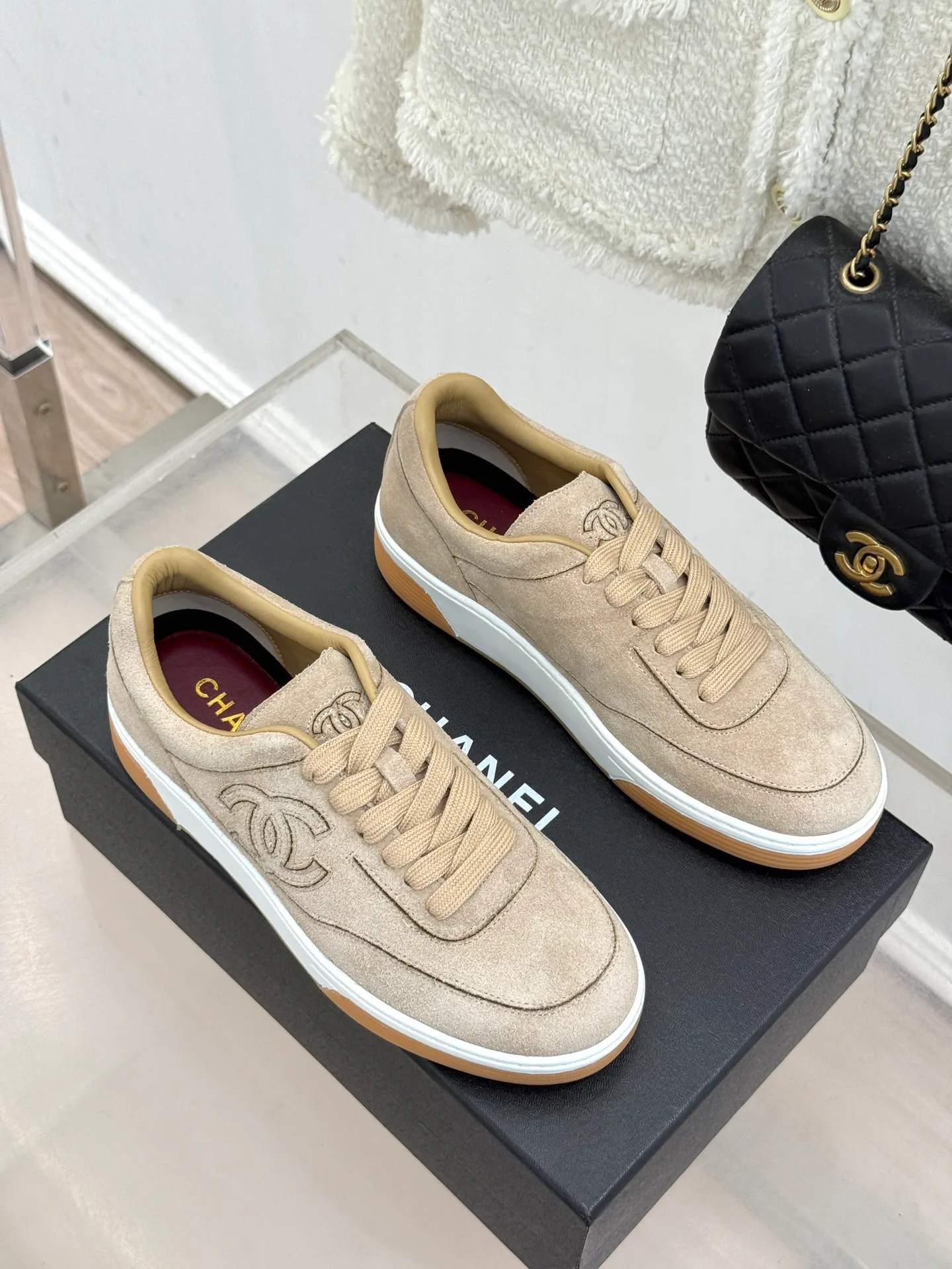 Women's Sneakers CHANEL 18154786