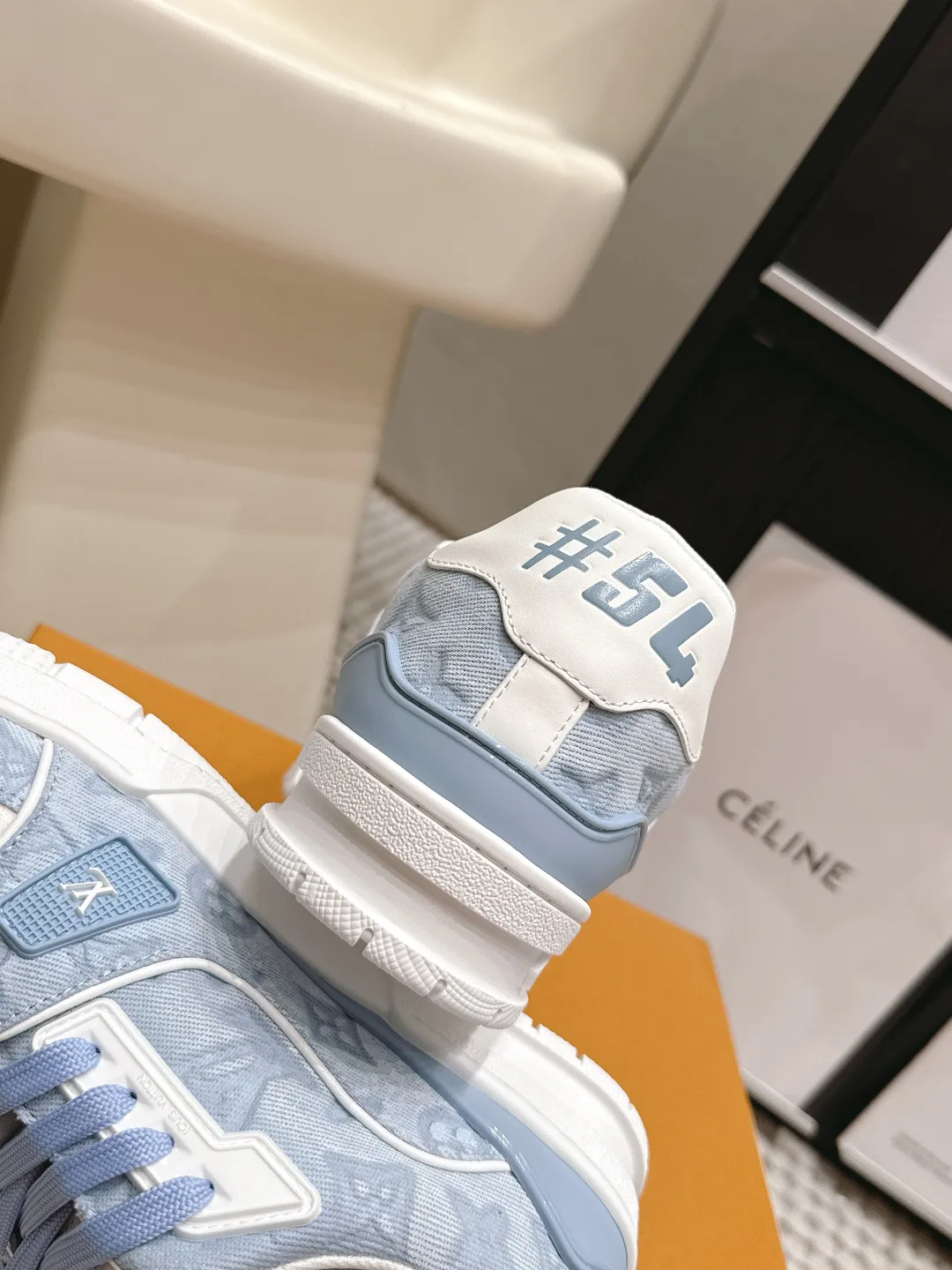 Women's Sneakers LOUIS VUITTON 17657682