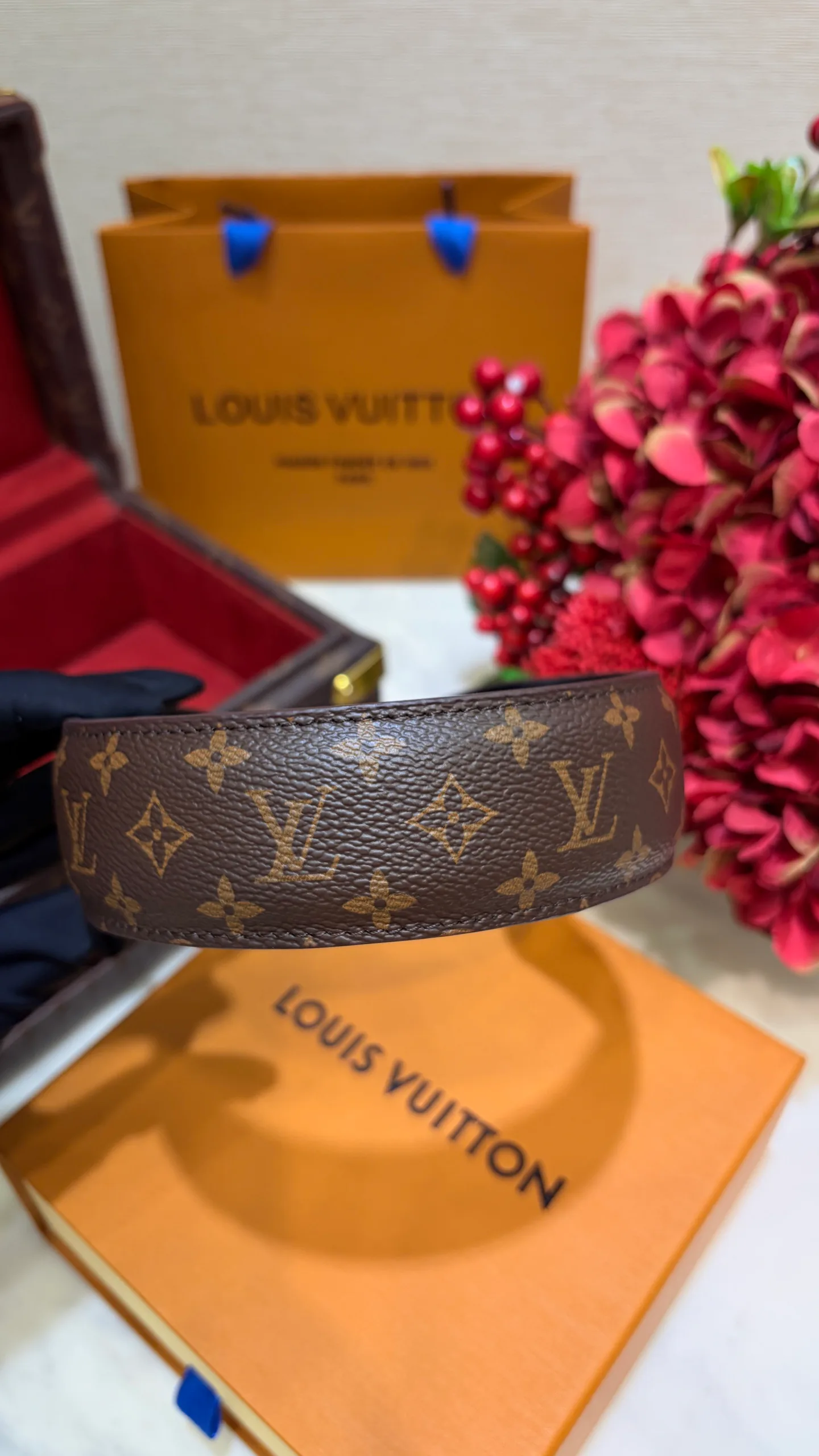 Hats LOUIS VUITTON 18202159