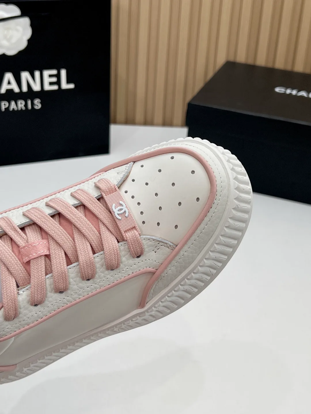 Women's Sneakers CHANEL 18367097