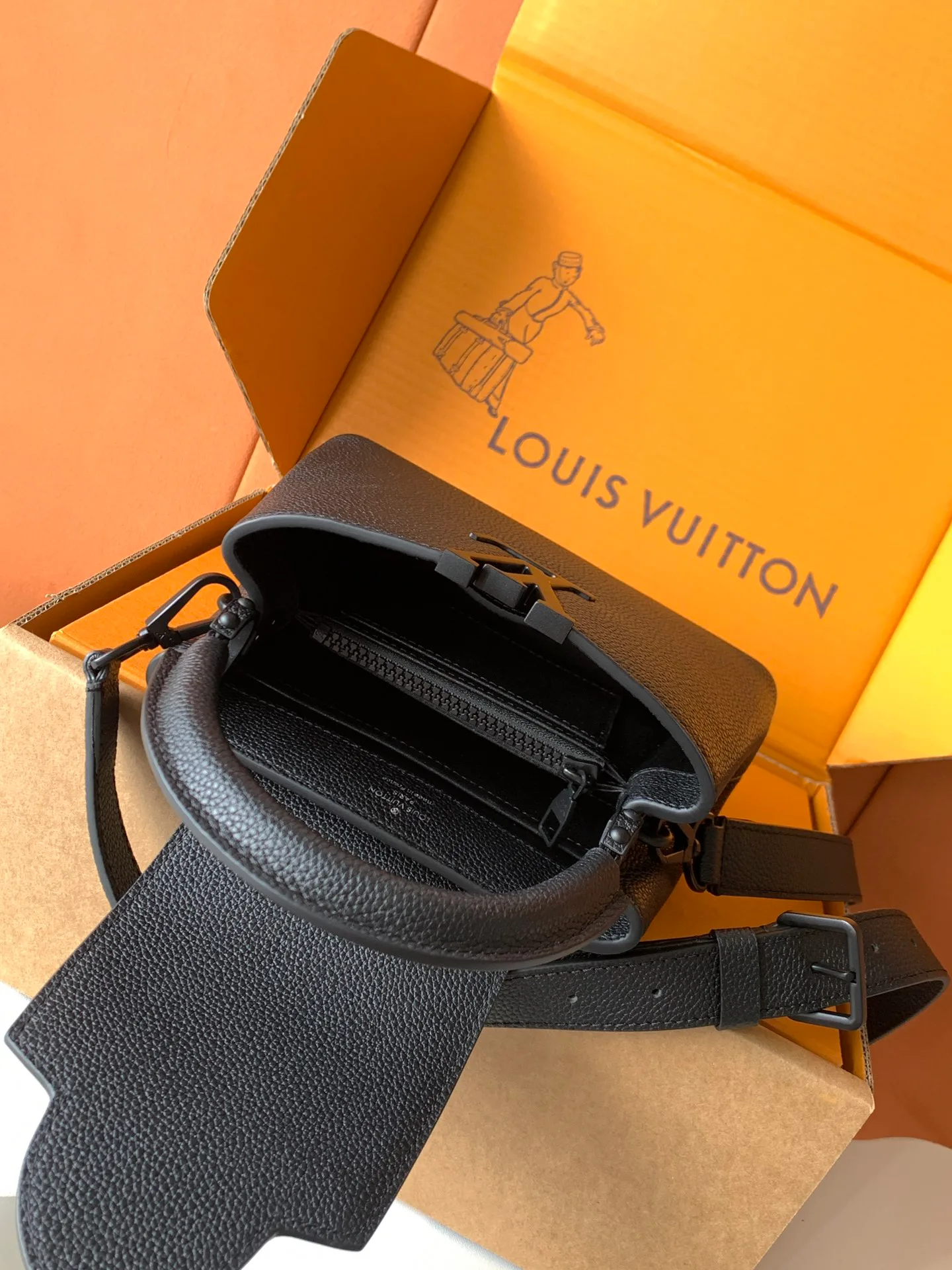 Women's Classic Handbags LOUIS VUITTON 18521006