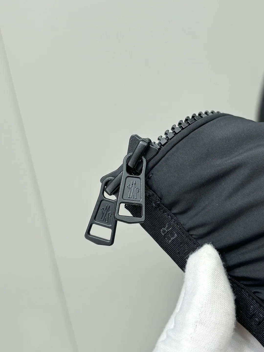 Куртки И Пуховики Мужские Moncler 18596610