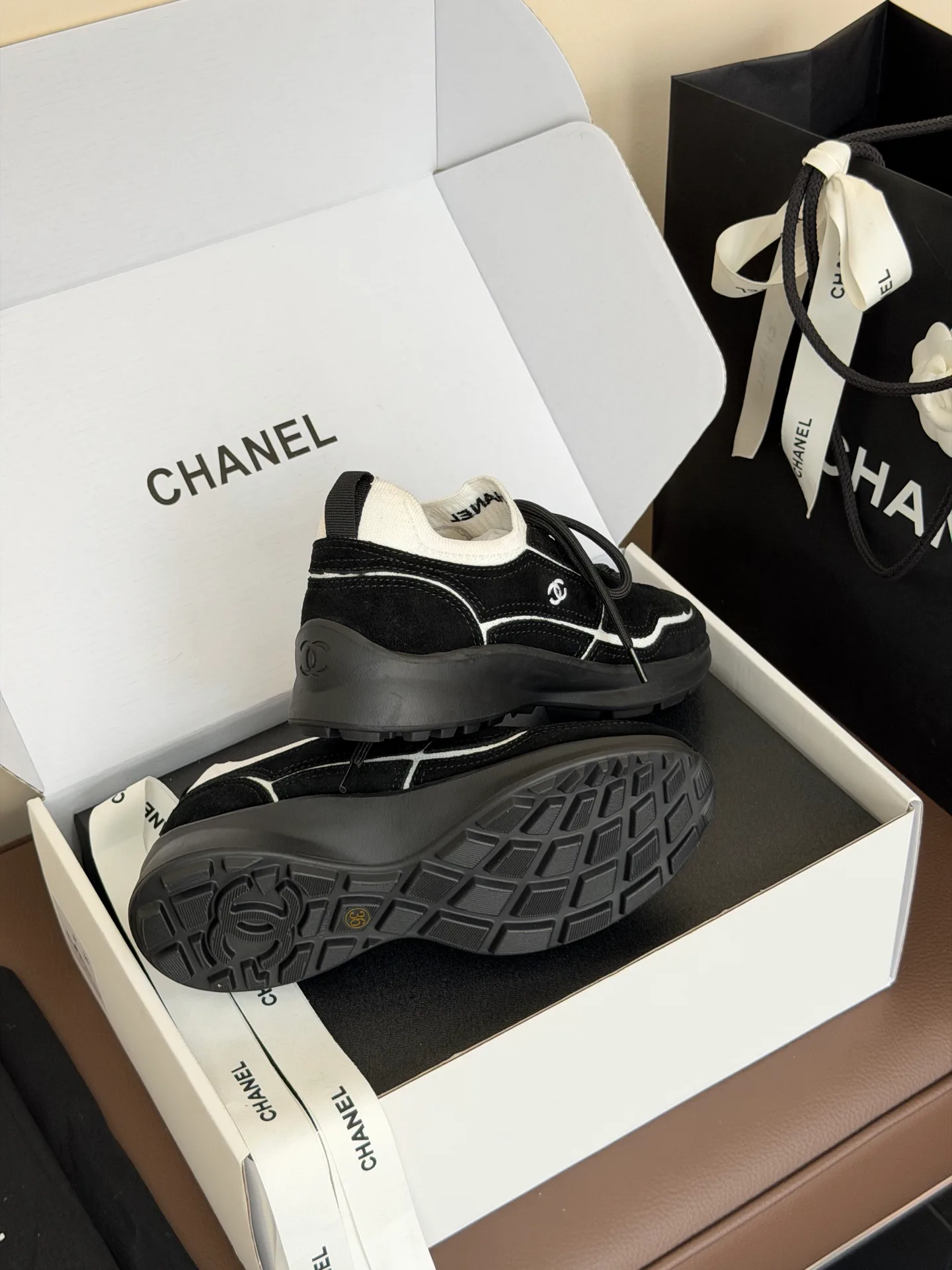 Women's Sneakers CHANEL 18073587