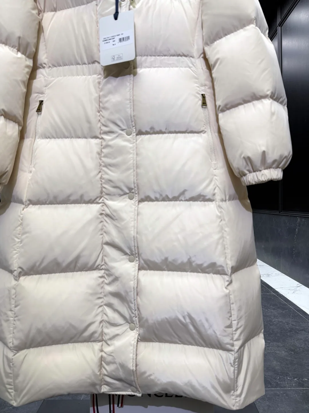 Women's Jackets And Down Jackets MONCLER 18528306