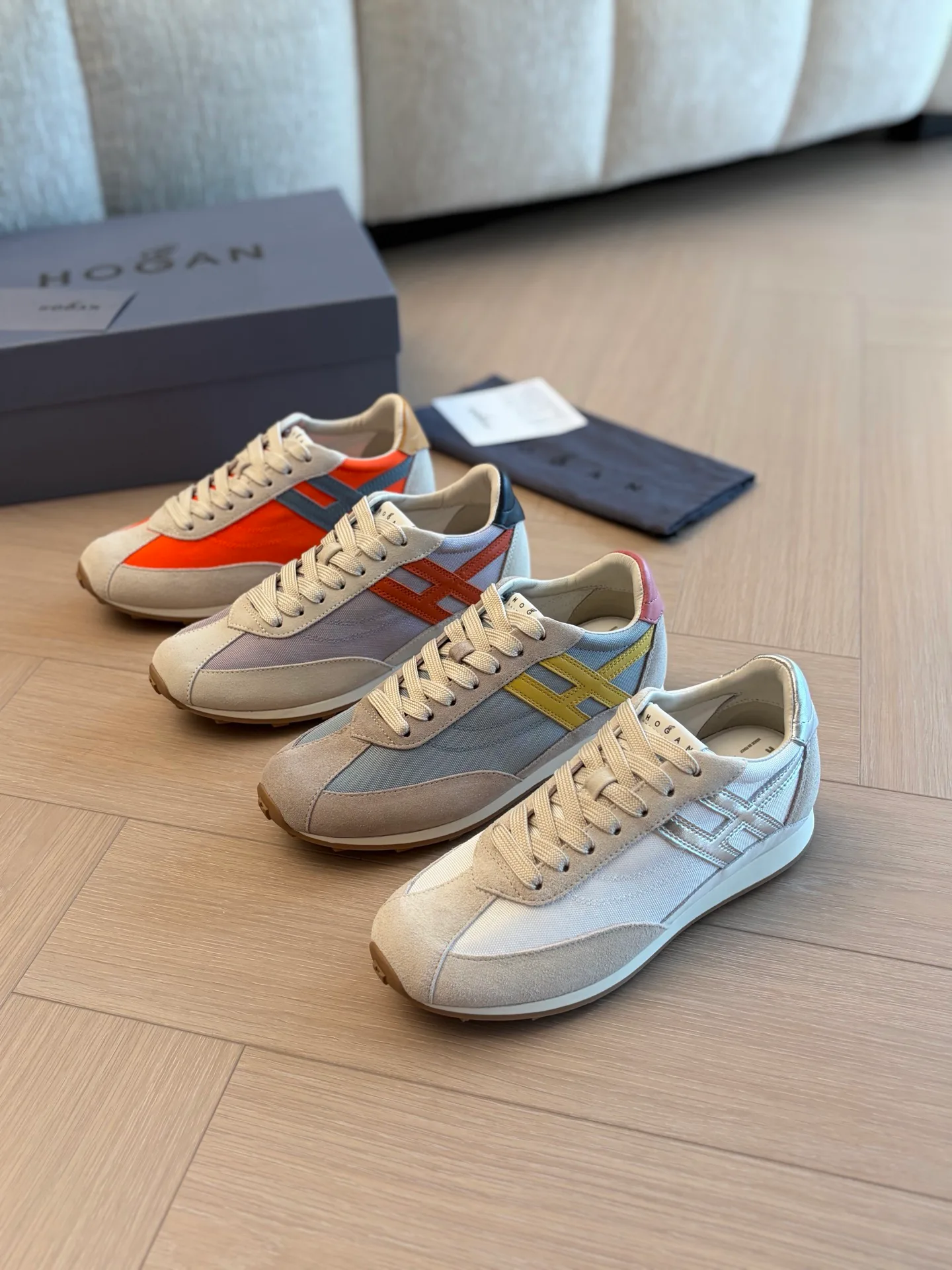 Women's Sneakers HOGAN 18063998