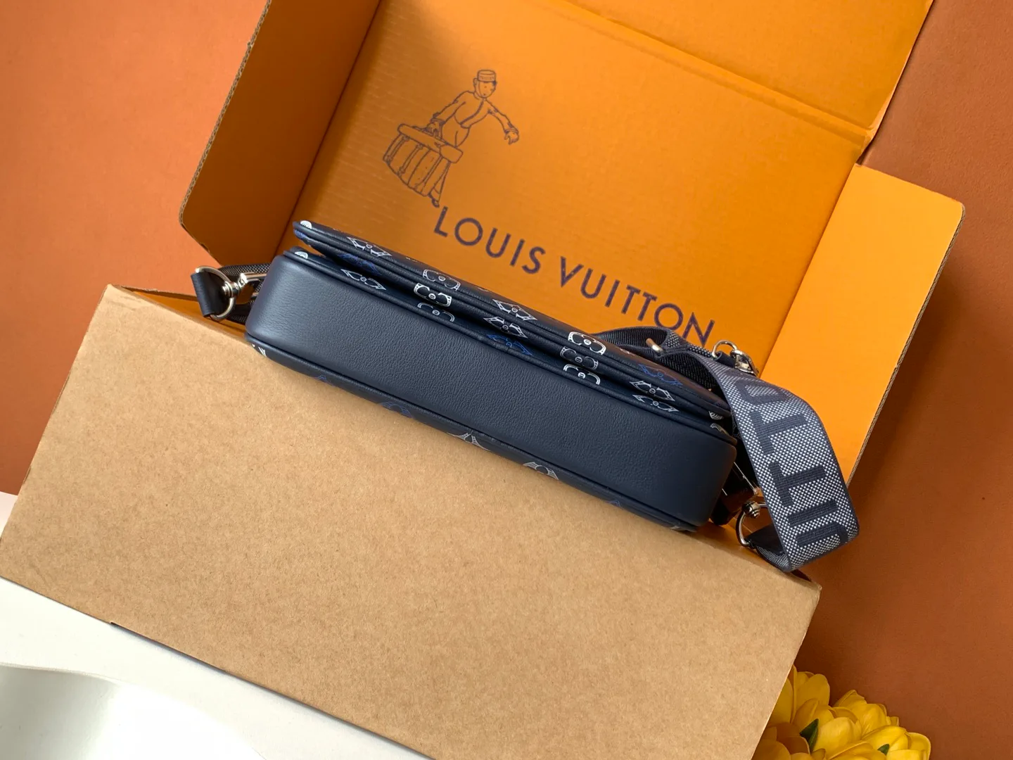 Women's Shoulder Bags LOUIS VUITTON 18520900